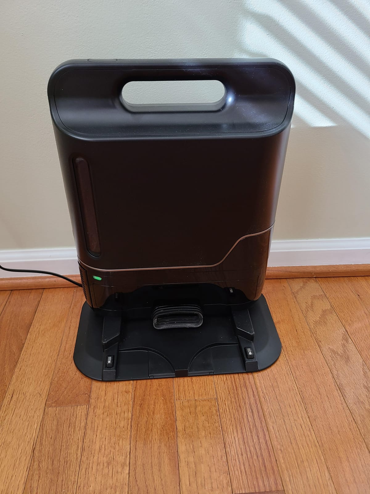 SharkMatrix Plus 2-in-1 Robot Vacuum & Mop, Black/Brass, AV2610WA customer photo 1