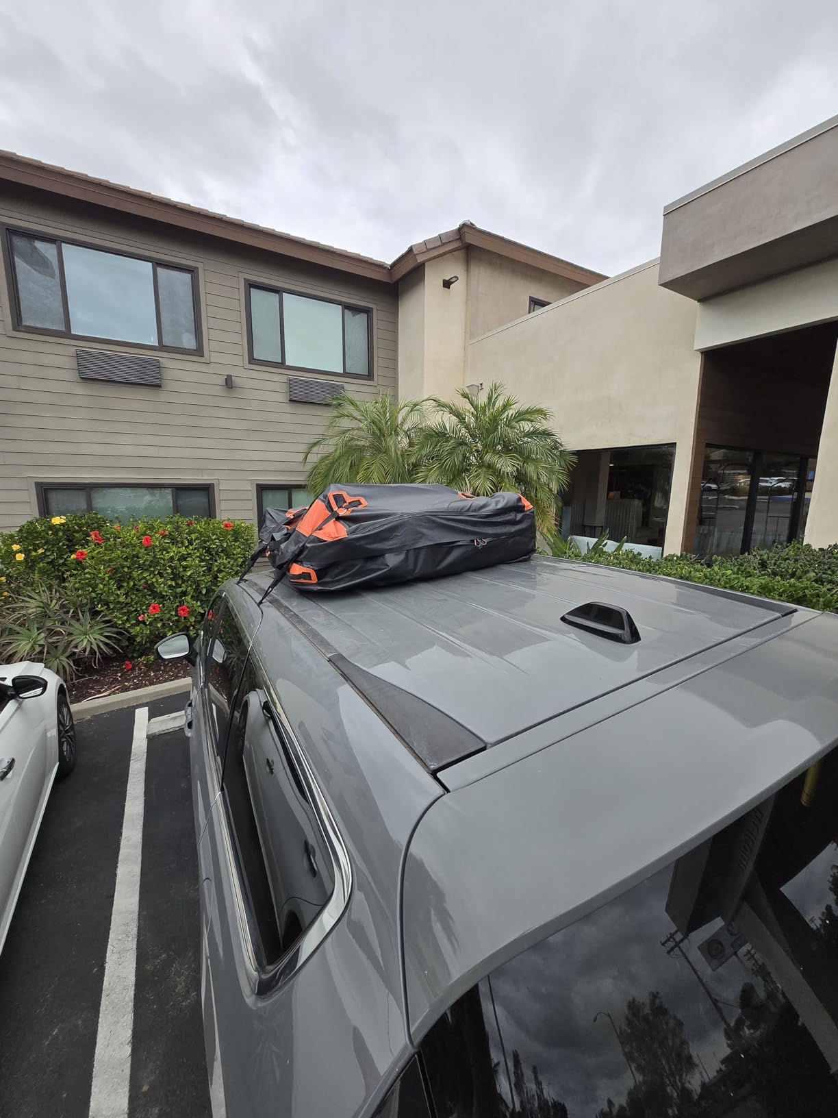 Asinking Car Rooftop Cargo Carrier Bag, 100% Waterproof Non-Rip 20 Cubic Feet Car Roof Bag for All Vehicles with/Without Rack, Includes Non-Slip Mat, Luggage Lock, 4 Door Hooks, Storage Bag customer photo 1