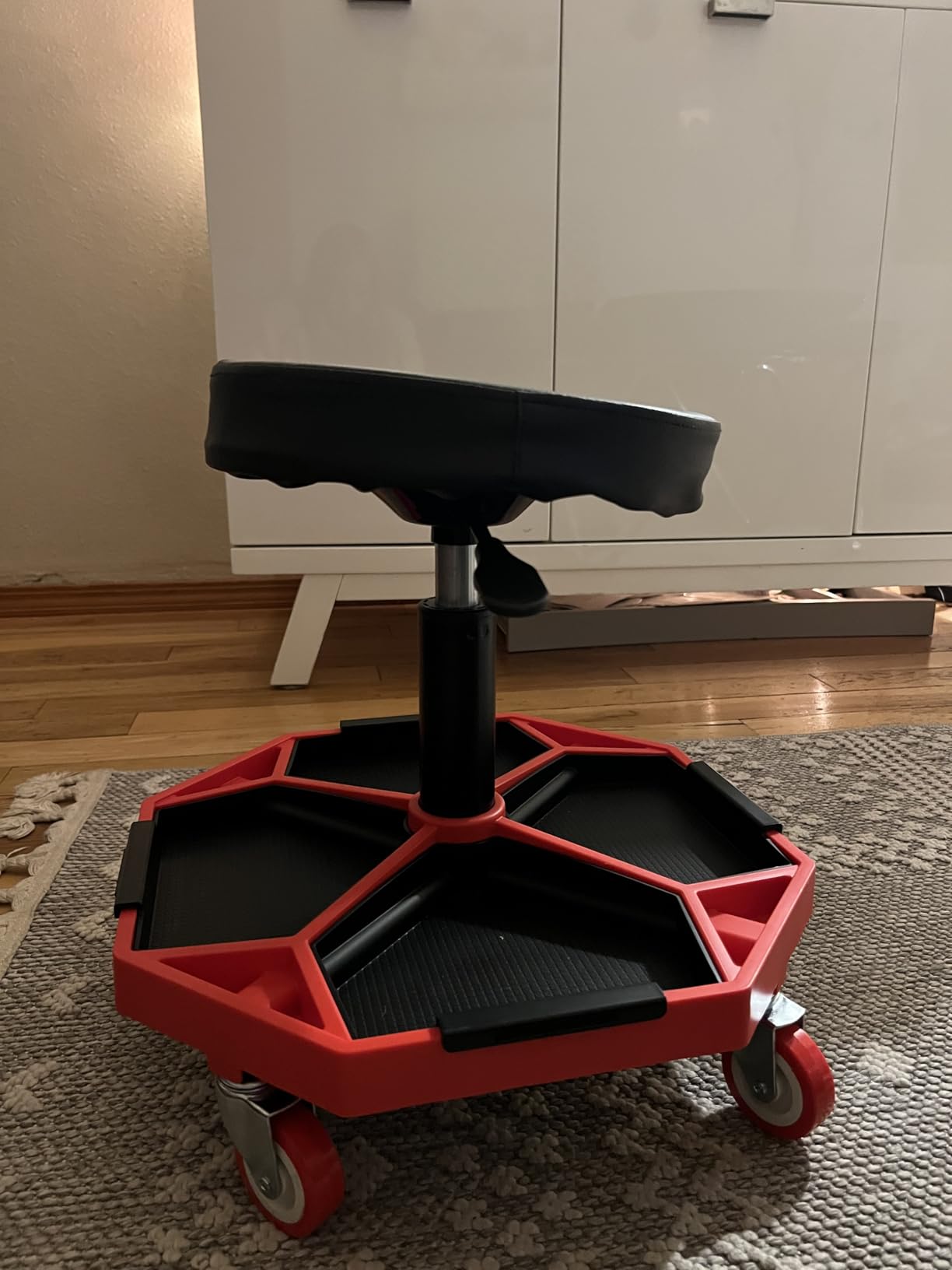 DNA Motoring TOOLS-00253 Adjustable Height Pneumatic Garage Seat Rolling Mechanic Stool with Tool Tray Storage,300lbs Max Weight Capacity customer photo 1