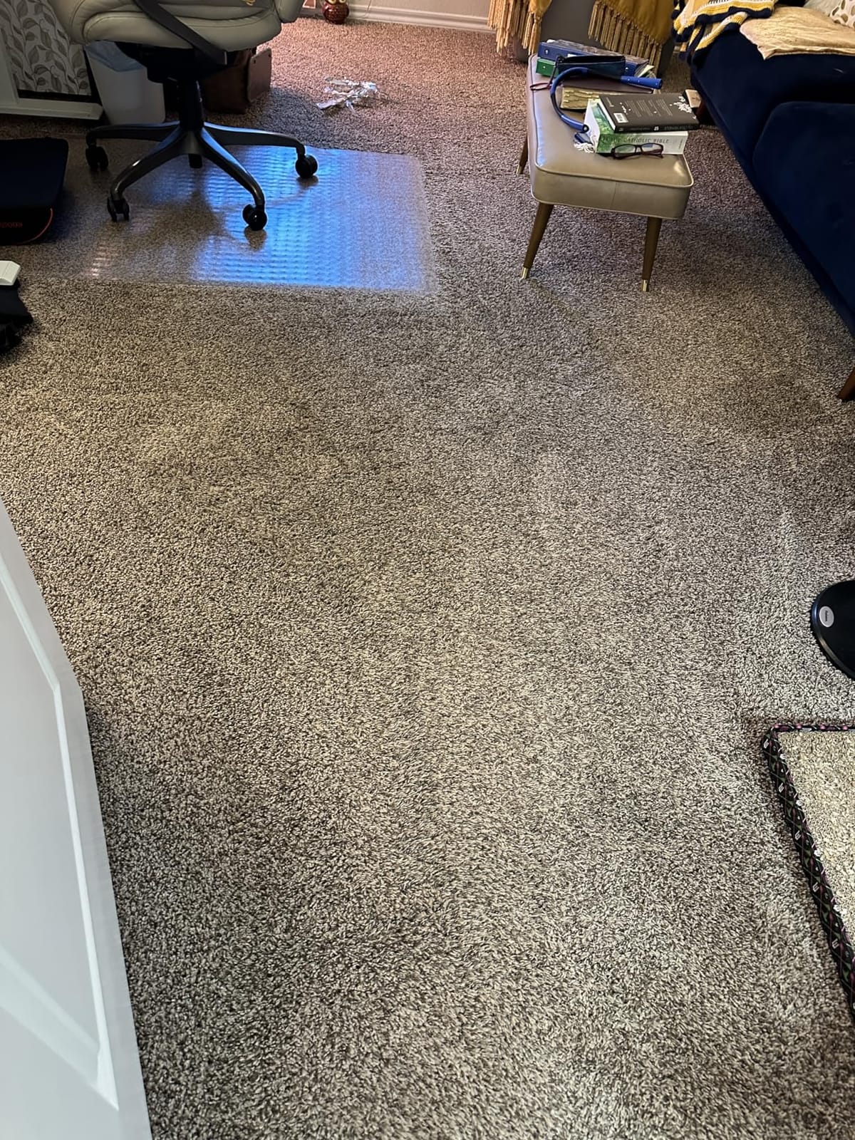 Amazon Basics Upright Bagless Vacuum Cleaner for Carpet and Hard Floors, Washable Filter, Crevice and Upholstery Tools, Detachable Handle, Lightweight, 1.7L Dust Cup, 25ft Cord, Black/White customer photo 1