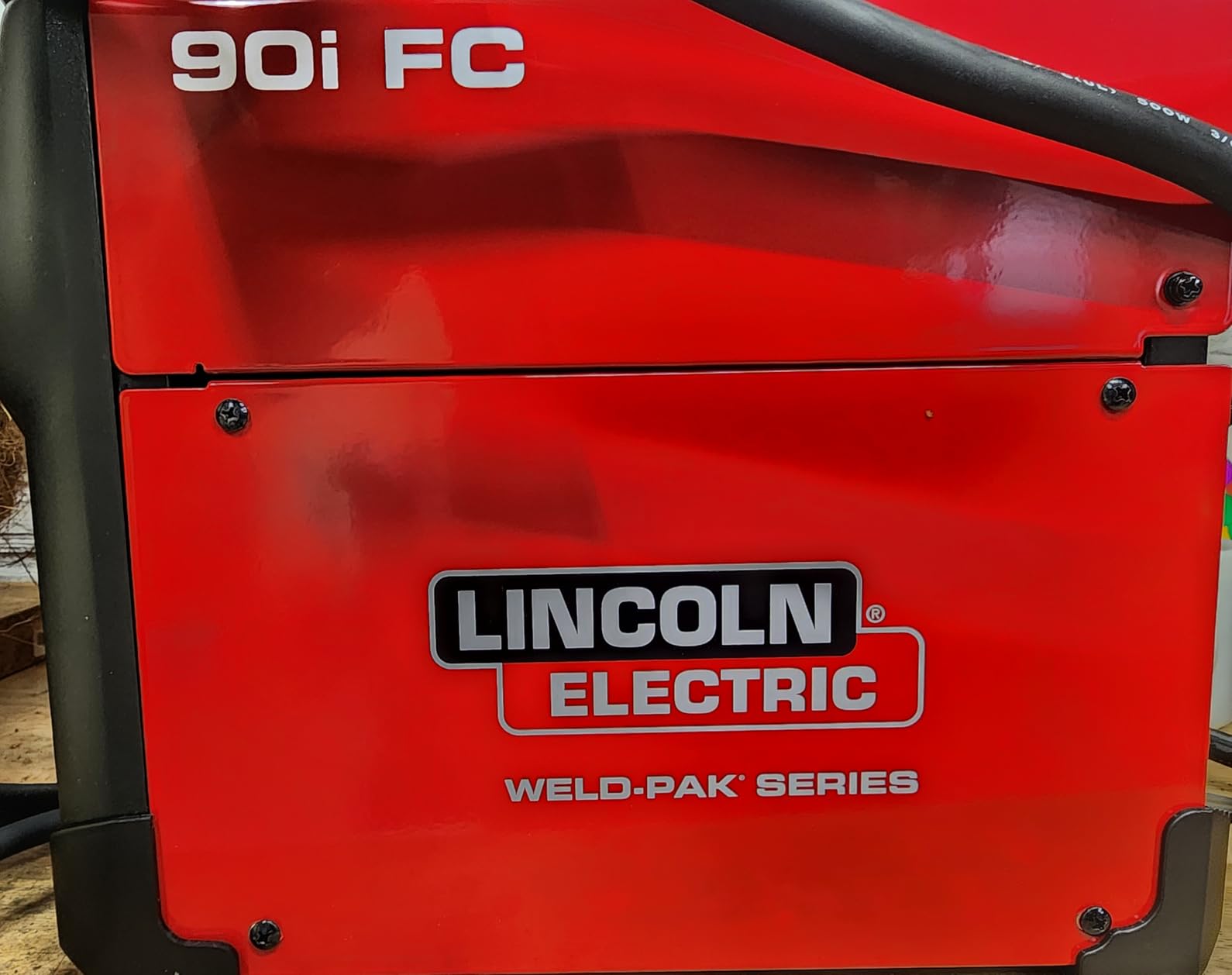 Lincoln Electric 90i FC Flux Core Wire Feed Weld-PAK Welder, 120V Welding Machine, Portable w/Shoulder Strap, Protective Metal Case, Best for Small Jobs, K5255-1 customer photo 1