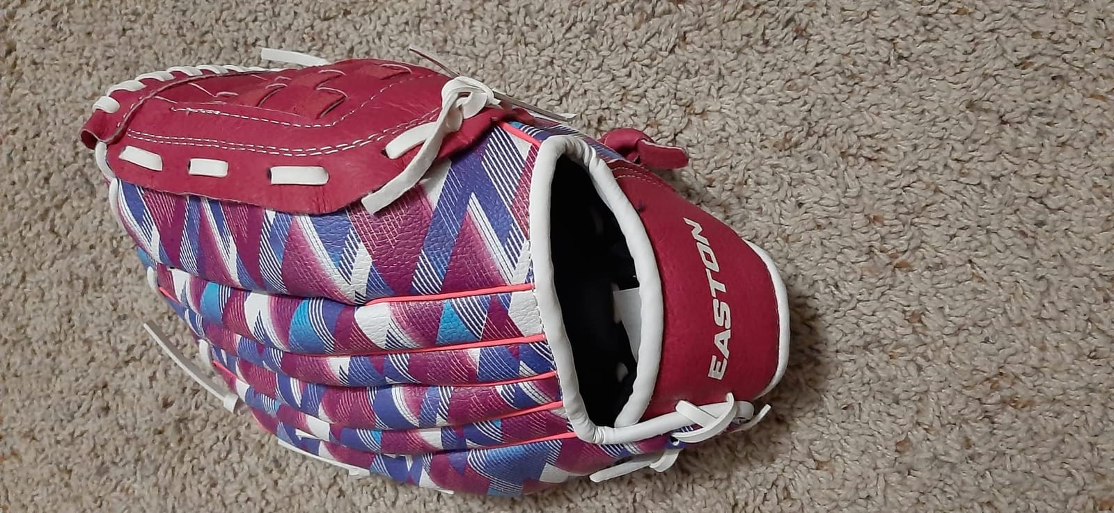 Easton | Moxie Youth Baseball Glove | Sizes 10.5