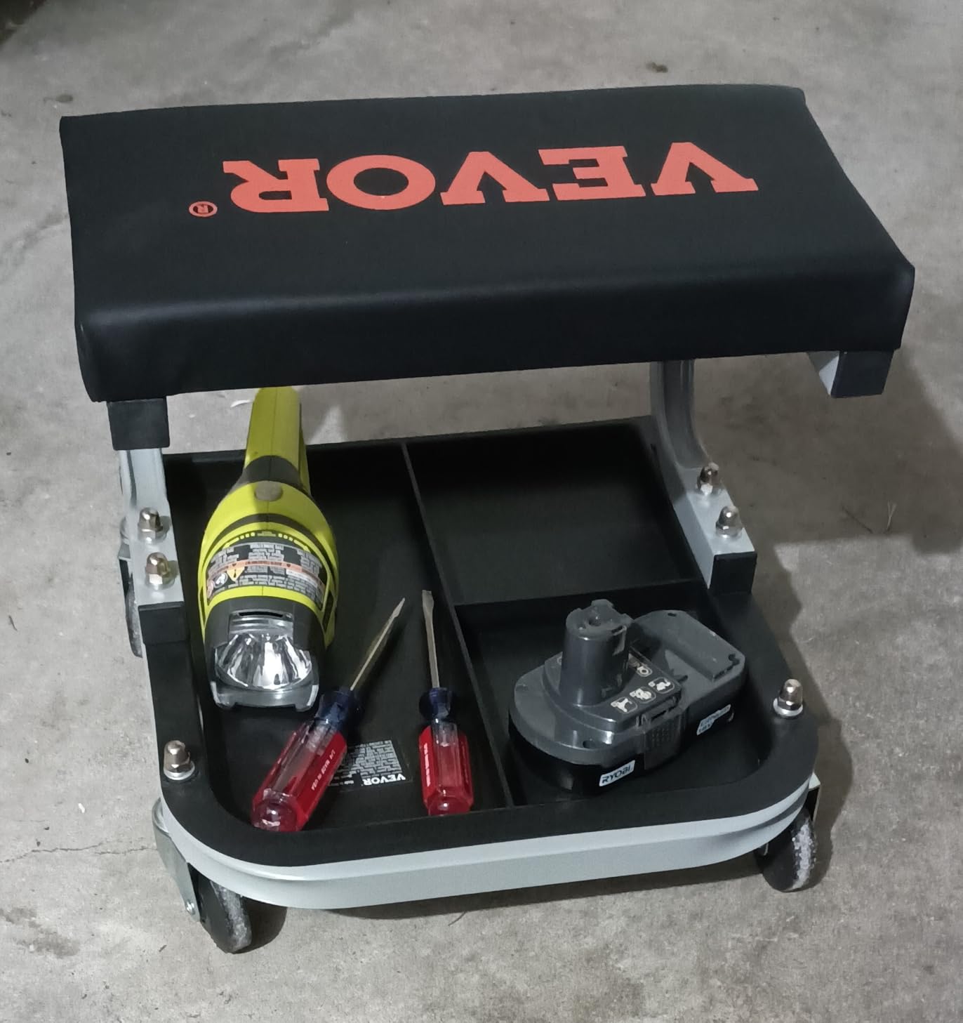 VEVOR Rolling Creeper Garage/Shop Seat, 250 LBS Capacity Padded Rolling Workshop Stool with Tool Tray Storage, Mechanic Stool for Garage, Shop, Auto Repair, Black customer photo 1