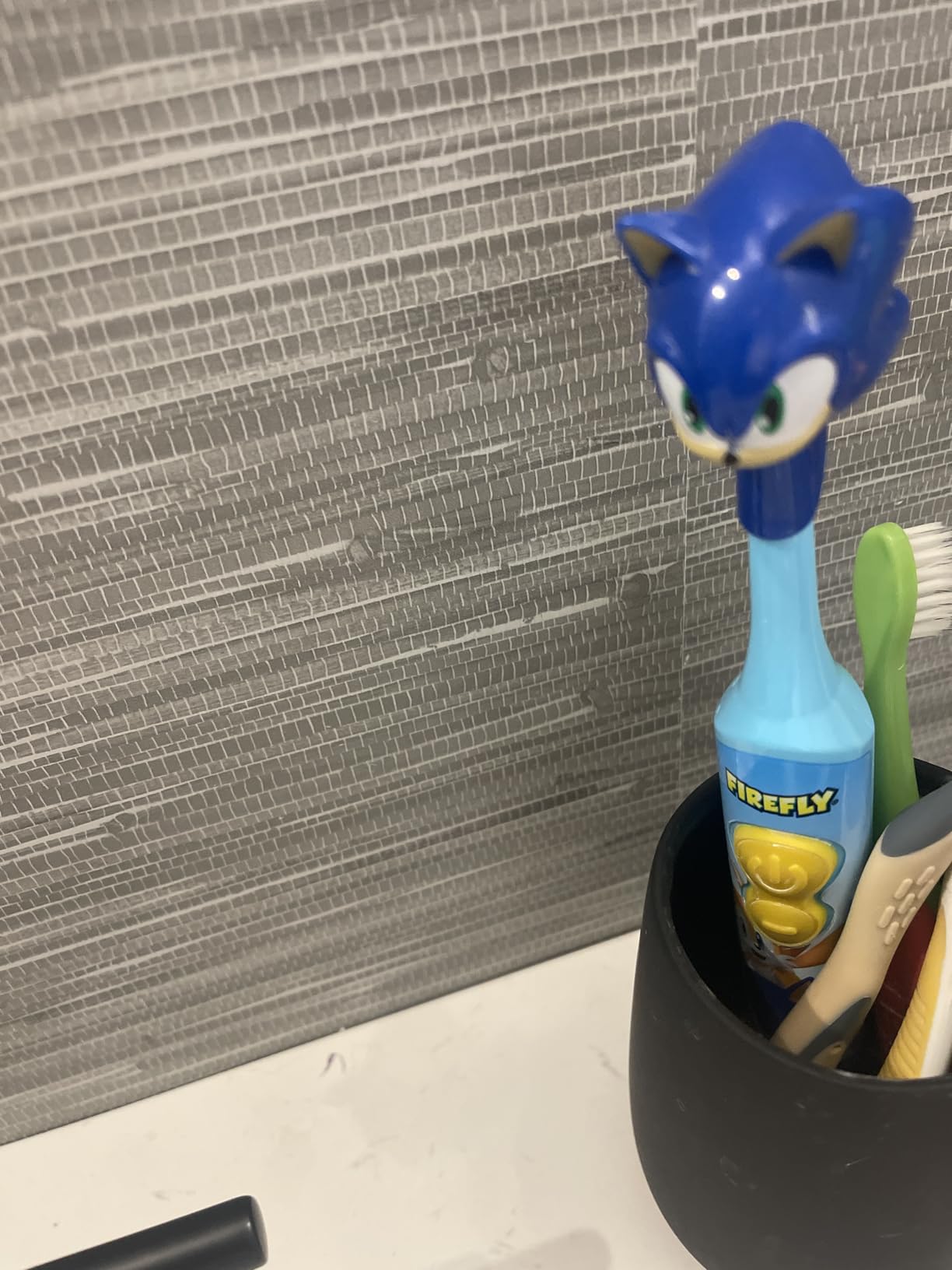 FIREFLY Clean N' Protect, Sonic The Hedgehog Toothbrush with 3D hygienic Cover, Premium Soft Bristles, Anti-Slip Grip Handle, Battery Included, Ages 3+, 3 Piece Set (Pack of 1) customer photo 1