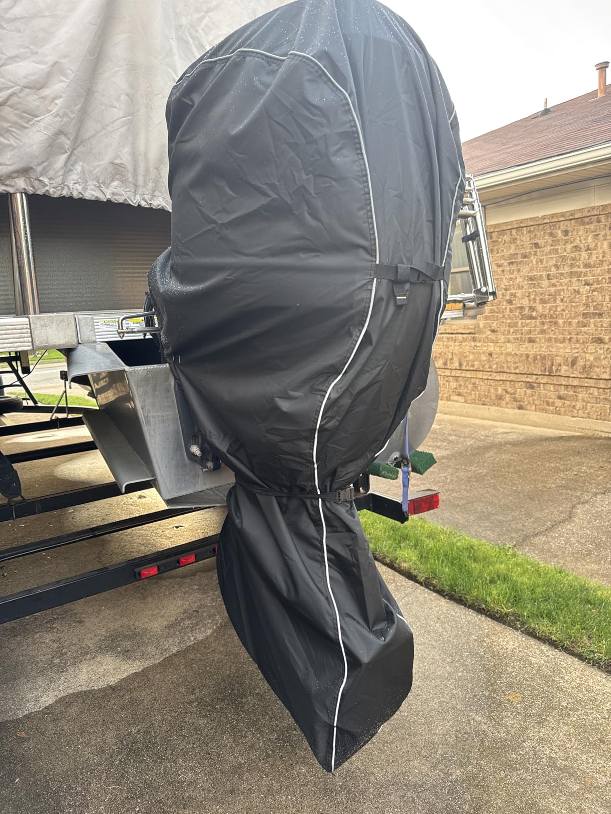 600D Fade and Crack Resistant Trailerable Full Outboard Motor Cover, Waterproof and UV-Proof Boat Motor Cover, Boat Engine Cover with Reflective Strips and Adjustable Strap Gray(Fits 40-50 HP) customer photo 1