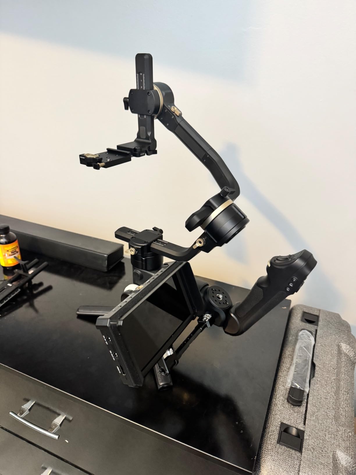ZHIYUN Crane 4, 3-Axis Gimbal Stabilizer for DSLR and Mirrorless Camera, Nikon Sony Panasonic Canon Fujifilm BMPCC 6K, Fill Light, PD Fast Charge customer photo 2
