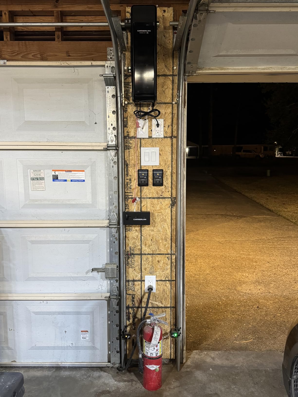 Chamberlain Wall Mount myQ Garage Door Opener, Battery Backup customer photo 2