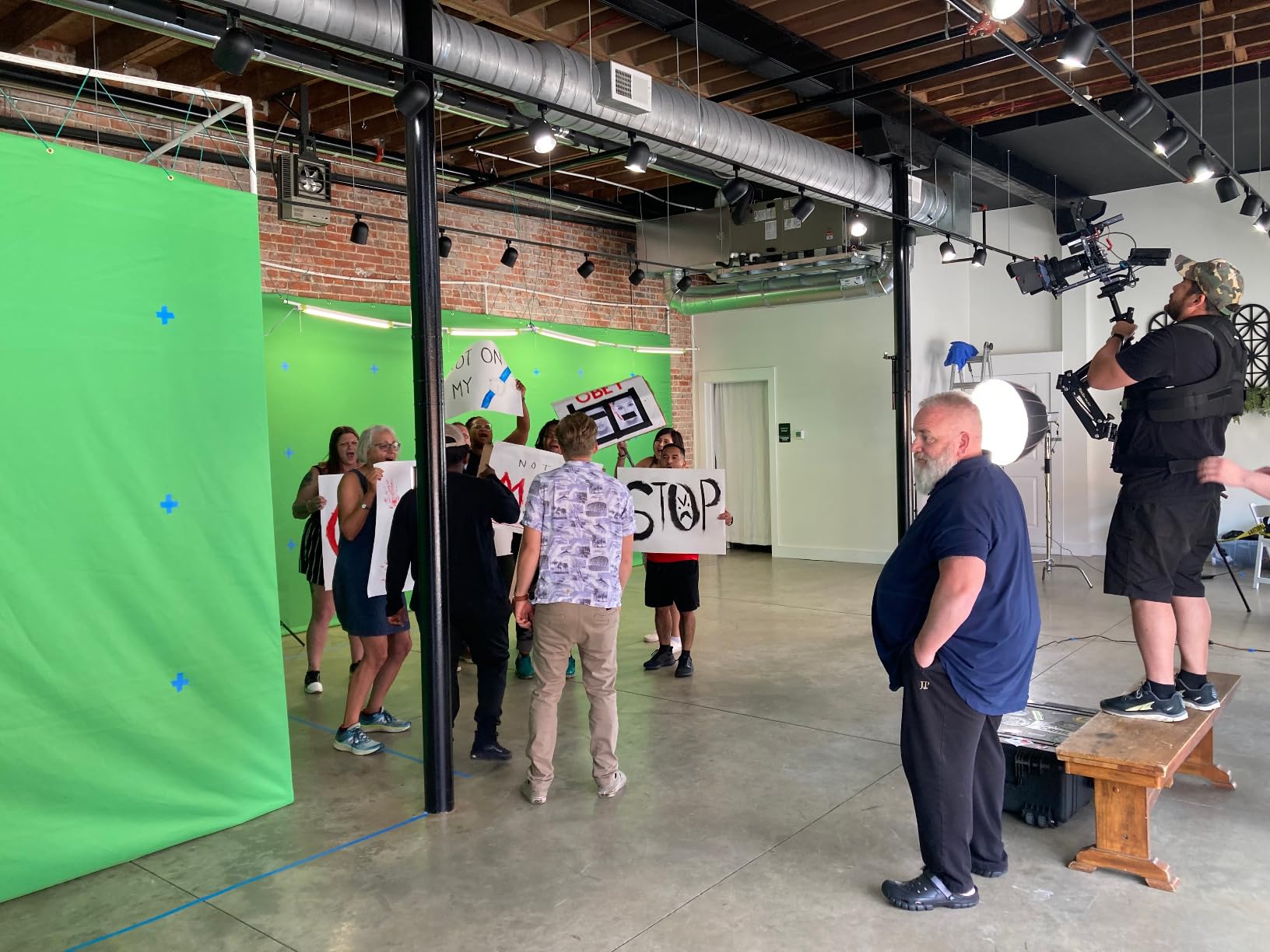 10X12ft Green Screen Backdrop for Photography, LCUIRC Chromakey Polyester Collapsible Greenscreen Background for Streaming, Photography, Zoom Meeting, Video Editing, Podcasting customer photo 1