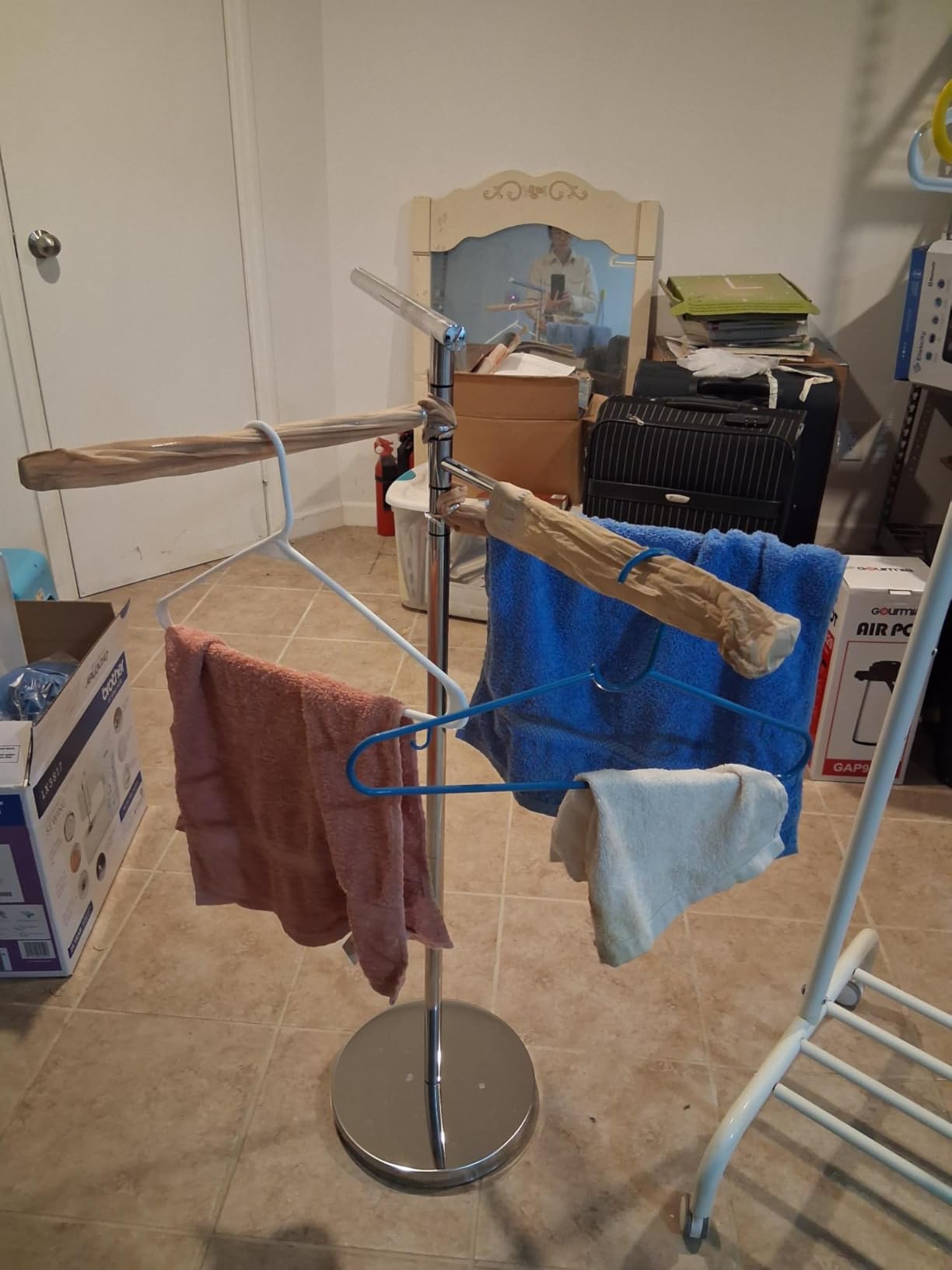 Freestanding Towel Rack, 40 Inch Tall Standing Towel Racks for Bathroom with Weighted Base, Modern Floor Towel Drying Holder Stand with 4 Swivel Arms, Stainless Steel, Chrome, YOFOVI customer photo 2