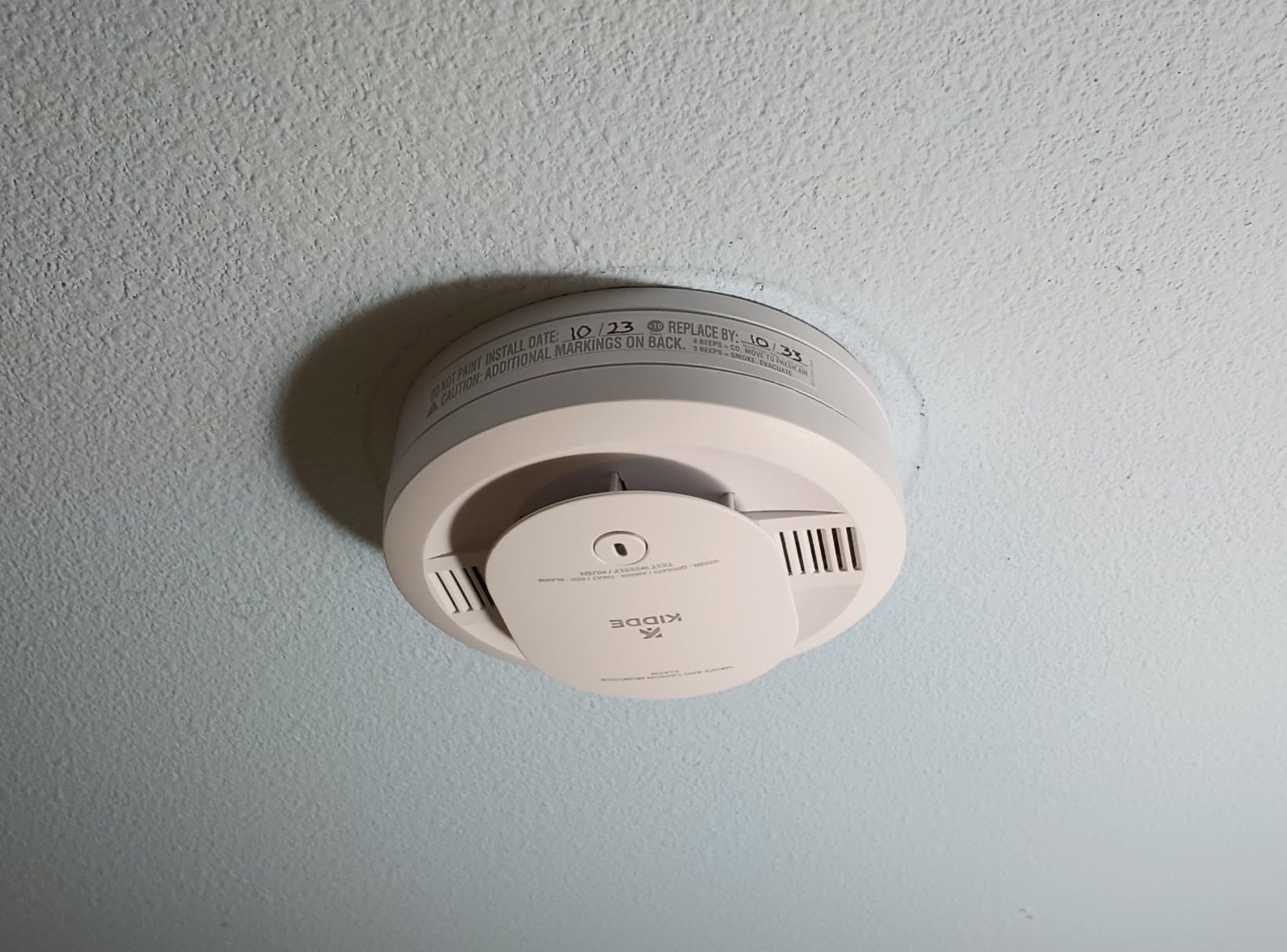 Kidde Smoke & Carbon Monoxide Detector, AA Battery Powered, not wired, Voice Alerts, LED Warning Light Indicators customer photo 1