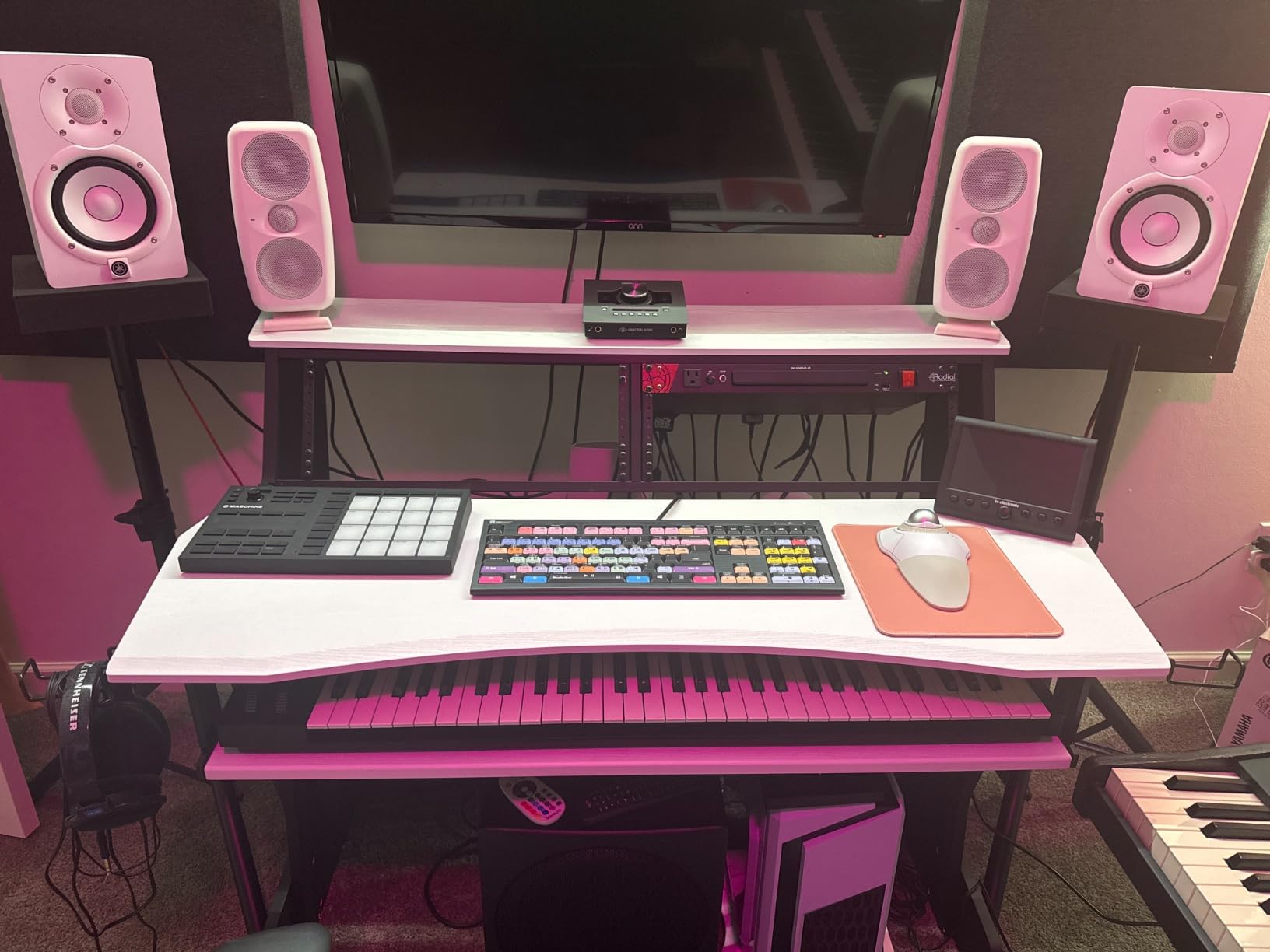 BE200 Series Music Studio Desk Workstation with 2 x 4U Rack (Black) customer photo 1