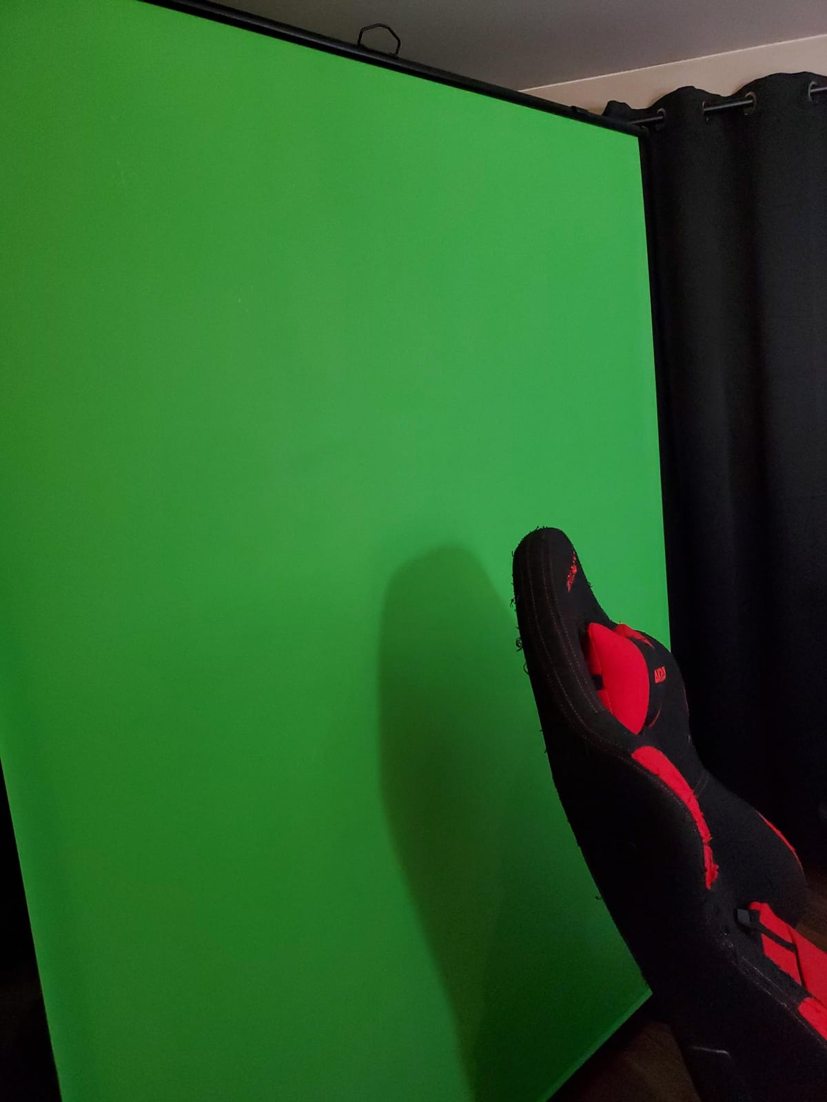 WASJOYE Green Screen Background with Stand, 62.2 x 79 in Portable Collapsible Chroma Key Backdrop, Auto-Locking Wrinkle-Resistant Photography Background for Video, Live Game, Photography Studio customer photo 2