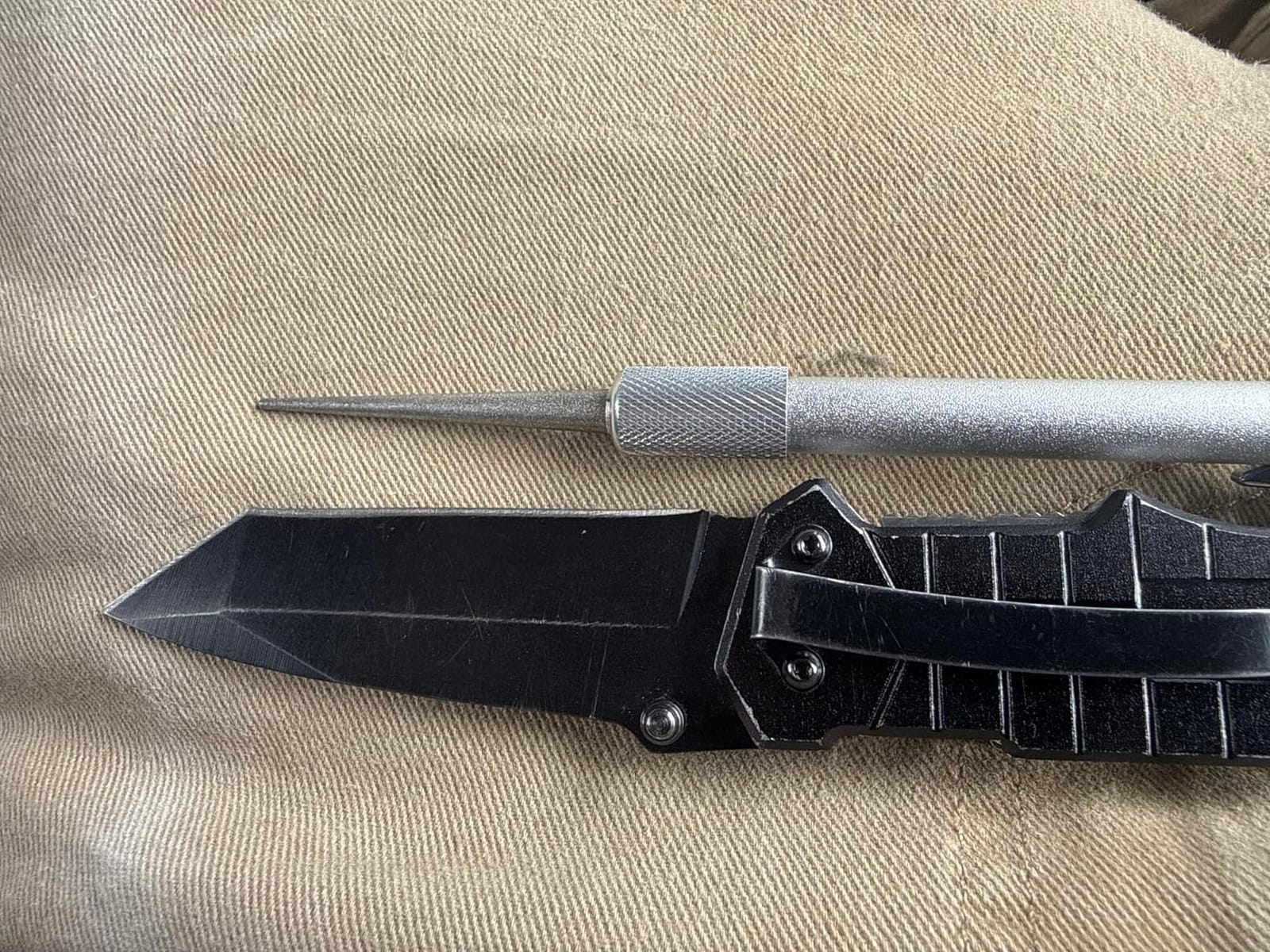 Wamery Serrated Knife Sharpener, Retractable Diamond Rod Pocket (Black) customer photo 2