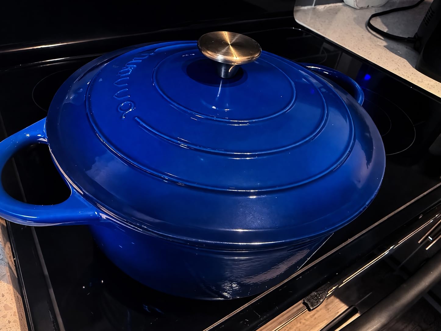 Nuovva Enamelled Cast Iron Dutch Oven Pot with Lid-6.4 Quart Non Stick Casserole Pot-Heavy Duty & Oven Safe up to 500° F for Bread Baking, Braising, Stews, Roasting - 28cm Dark Blue customer photo 1