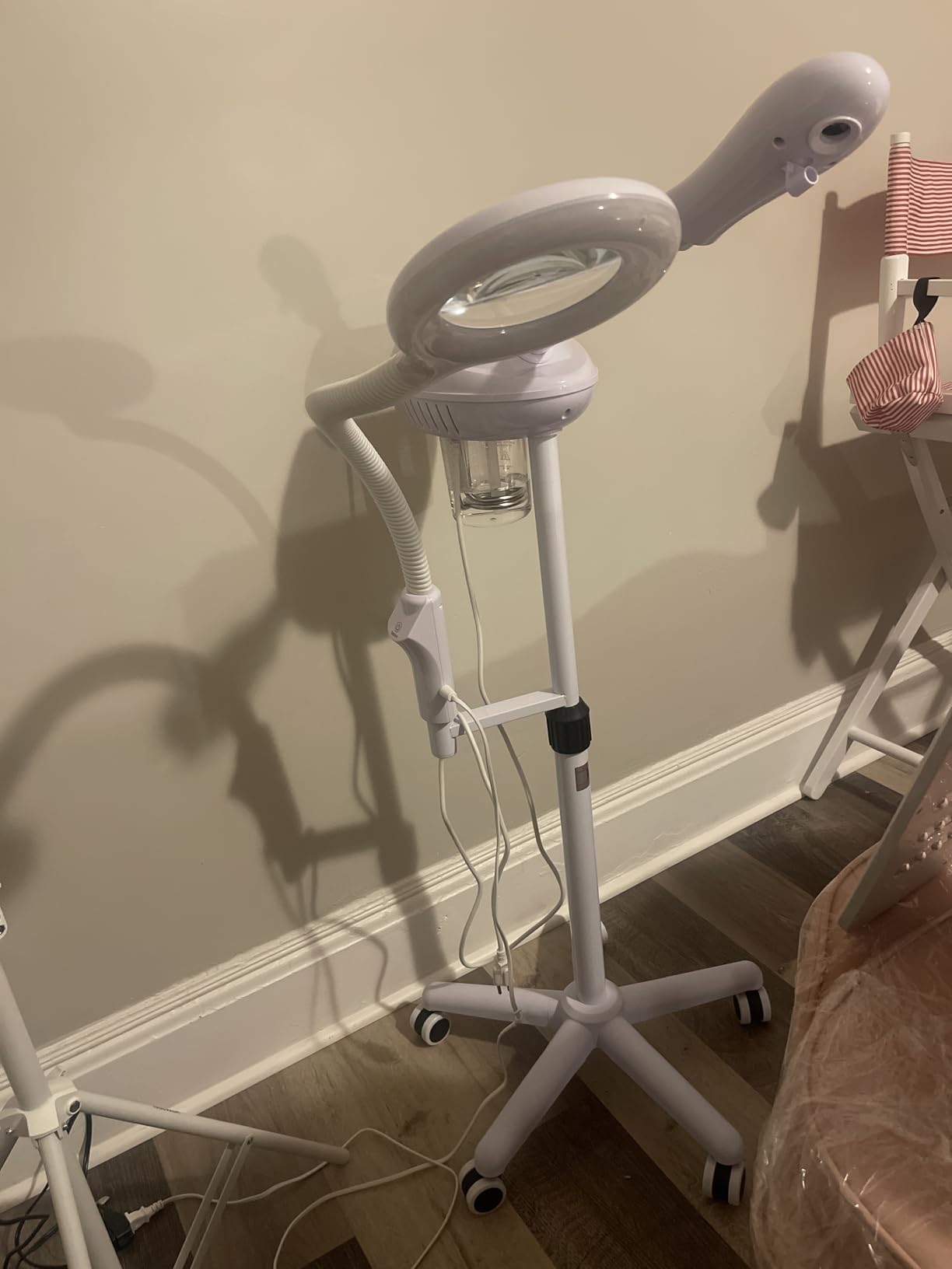 Salon Señor Professional Facial Steamer with 5X Magnifying Lamp,White customer photo 2