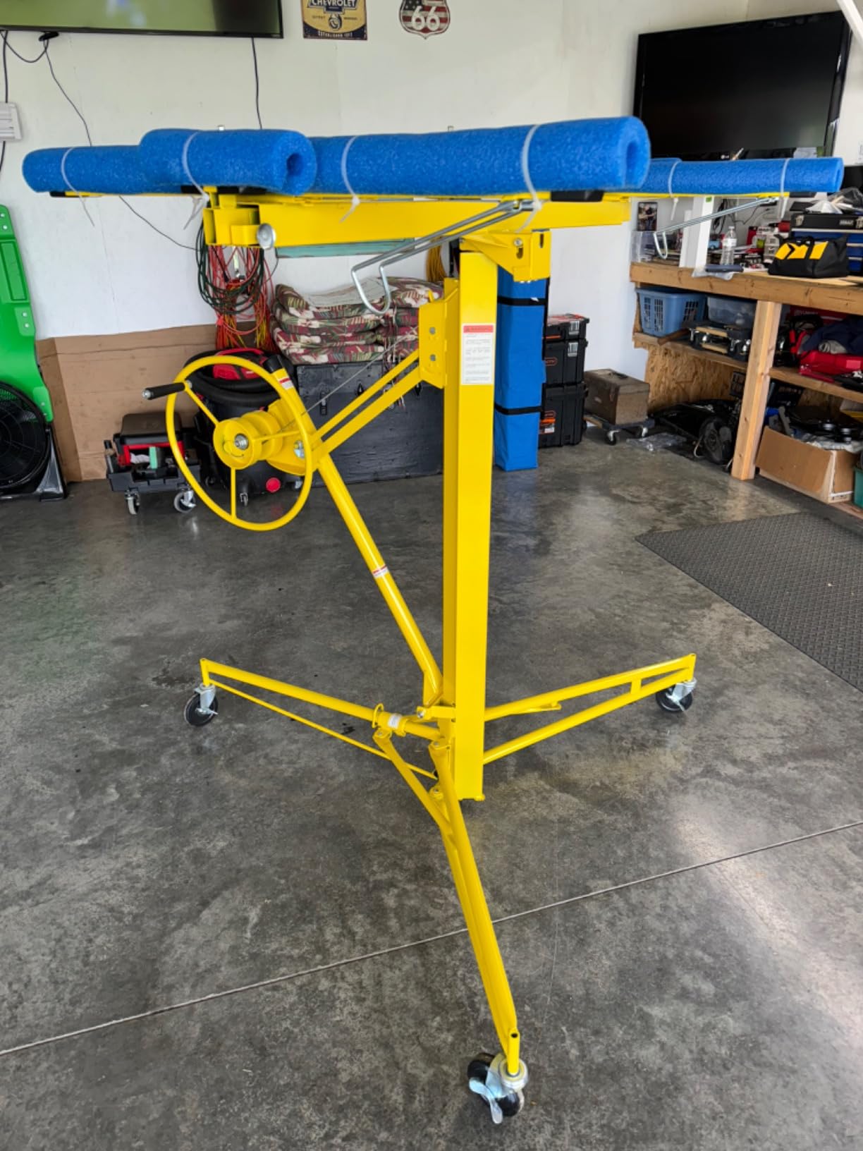 Stark USA 11-Foot Drywall Lift Hoist Panel Jack, Heavy-Duty Sheetrock Ceiling & Wall Lift with Telescoping Extension, Tilting Cradle, Locking Winch & Rolling Casters for Drywall Installation, Yellow customer photo 2
