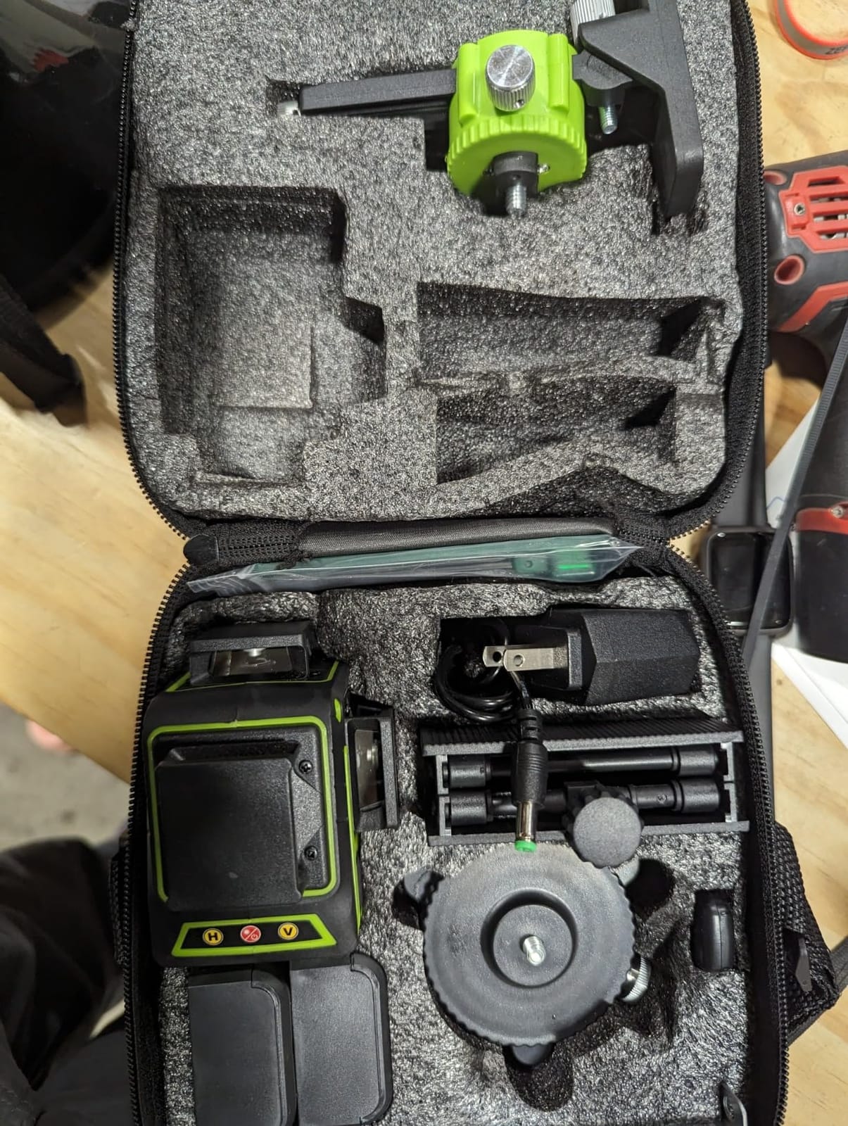 16 Line Laser Level 360 Self Leveling,Professional 4x360°Green Cross Line laser Level Tool for Construction and Picture Hanging,lazer leveler tool with 2 Batteries,Magnetic Bracket & Remote Control customer photo 1