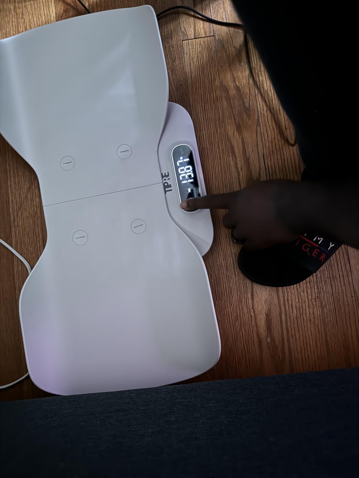 TIPRE Baby Weight Scale, Infant Scale with Detachable Tray, Pet Scale for Cat Dog, Multiple Weighing Scale for Toddler, Children, Pet and Adult Auto-Rotation LED Screen, Up to 400lb/180kg customer photo 2