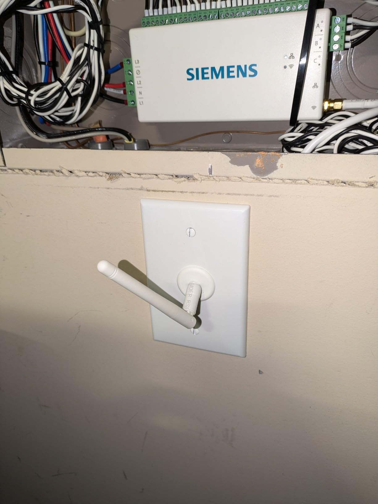 SIEMENS Inhab Smart Home Energy Monitor with 16-50Amp Circuit Level Sensors and 2-200Amp Main Sensors for Real Time Electricity Monitoring and Metering customer photo 2