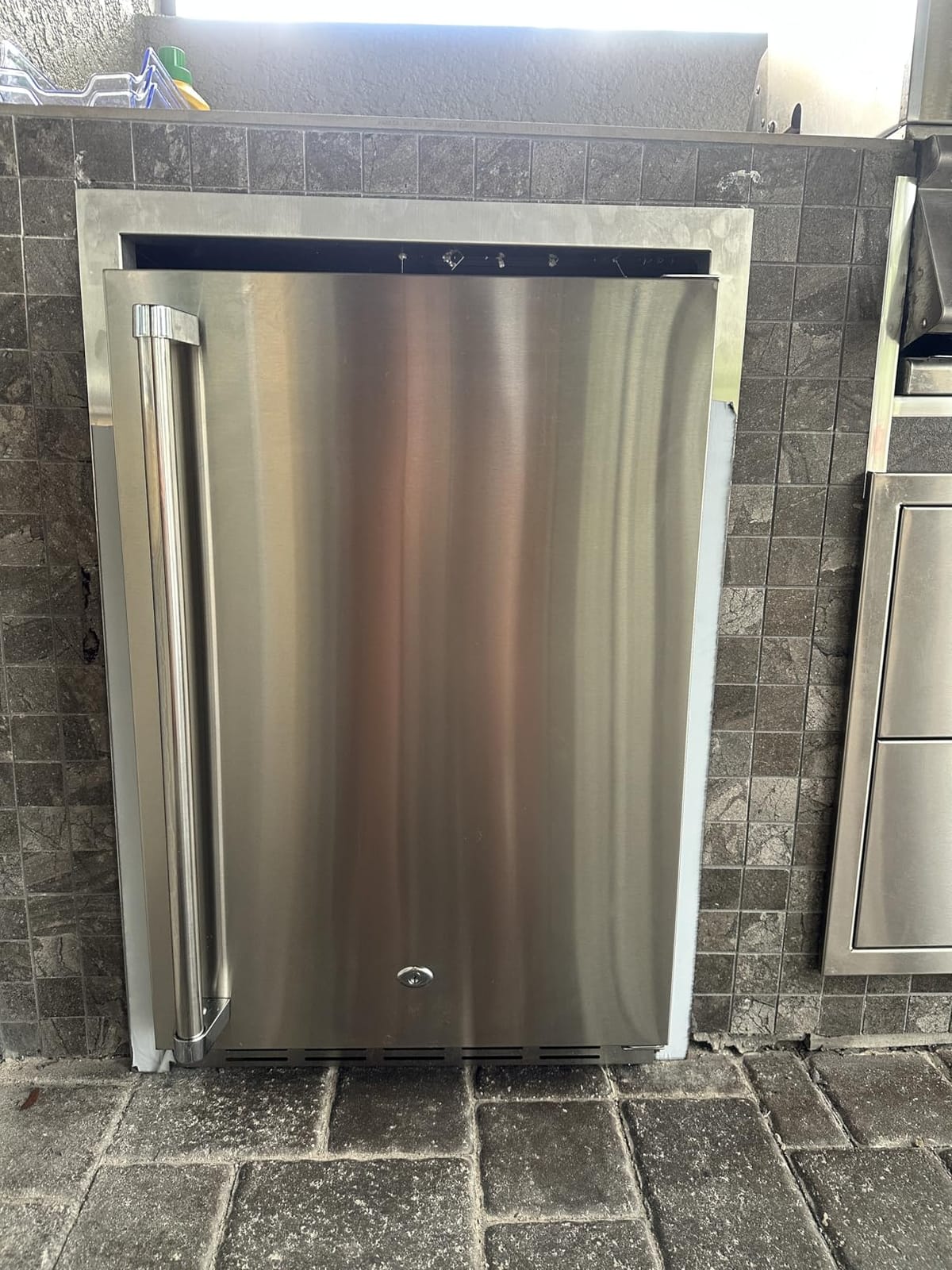 21 Inch Outdoor Refrigerator, Weather Proof Stainless Steel Beverage Beer Cooler Under Counter Fridge, Indoor/Outdoor Refrigerator with 3 Shelves for Patio Kitchen and Commercial Use customer photo 1