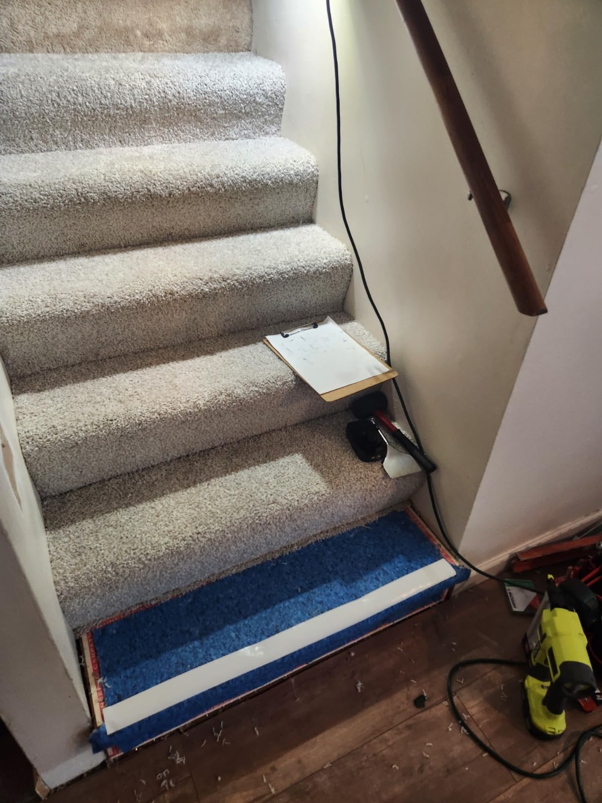 Knee Kicker Carpet Stretcher Kit with Tucker, Stair Tool and Cutter ZY461 customer photo 1