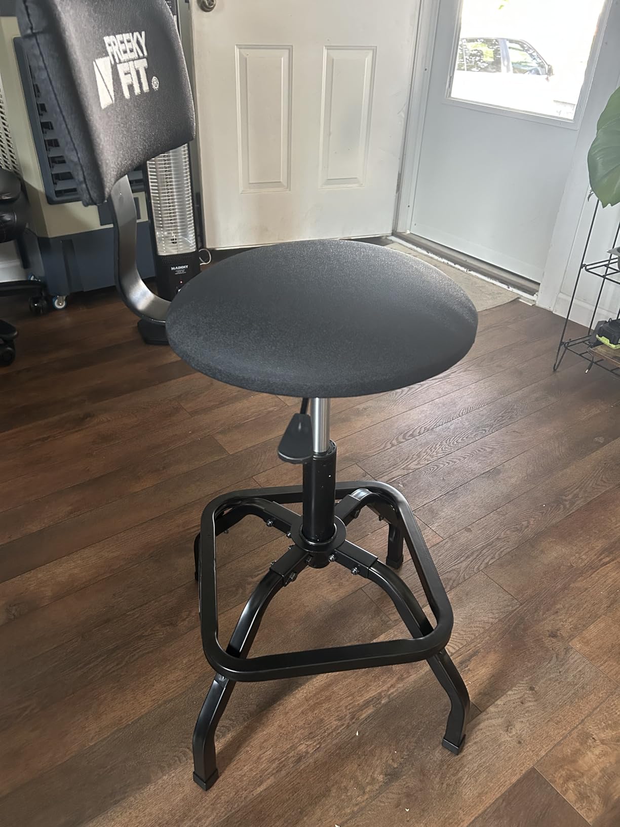 Shop Stool with Backrest, Mechanic Garage Stool for Workshop, Adjustable Shop Stools Chair, Padded Workbench Stools for Men Women, 300 LBS Capacity, 360° Swivel PVC Seat, Heavy Duty, Black customer photo 2