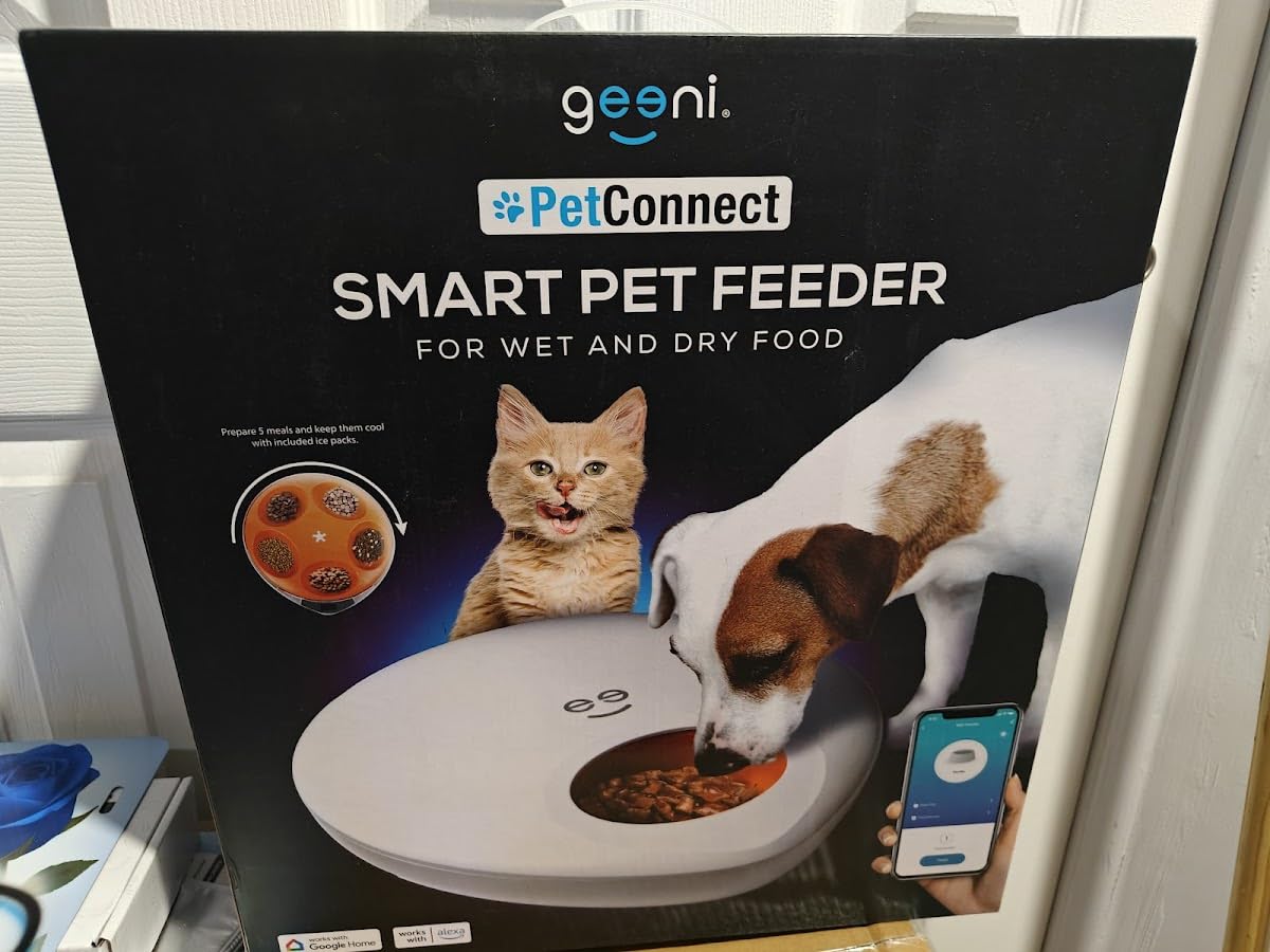 Geeni Smart Pet Feeder for Wet or Dry Food, 5-Meal with Ice Packs, White customer photo 1