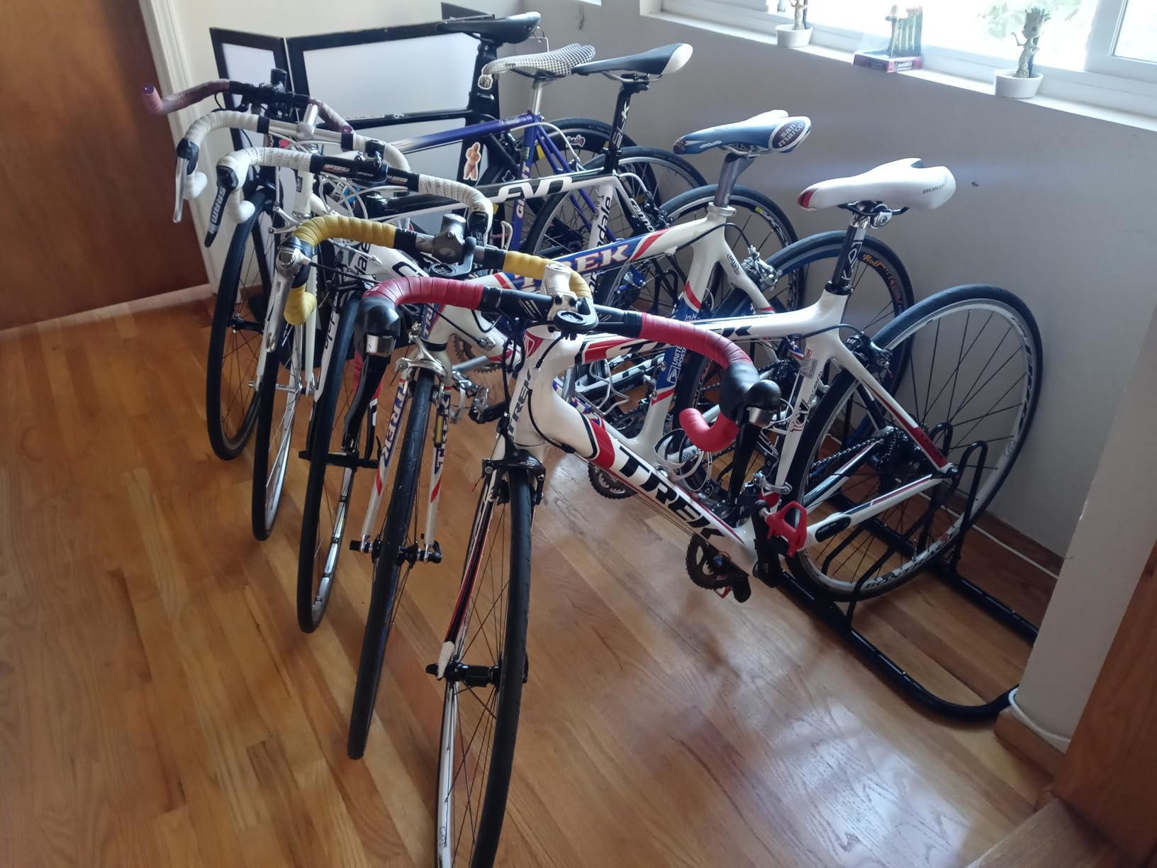 Simple Houseware 5-Bike Adjustable Floor Storage Rack for Garage, Black customer photo 2