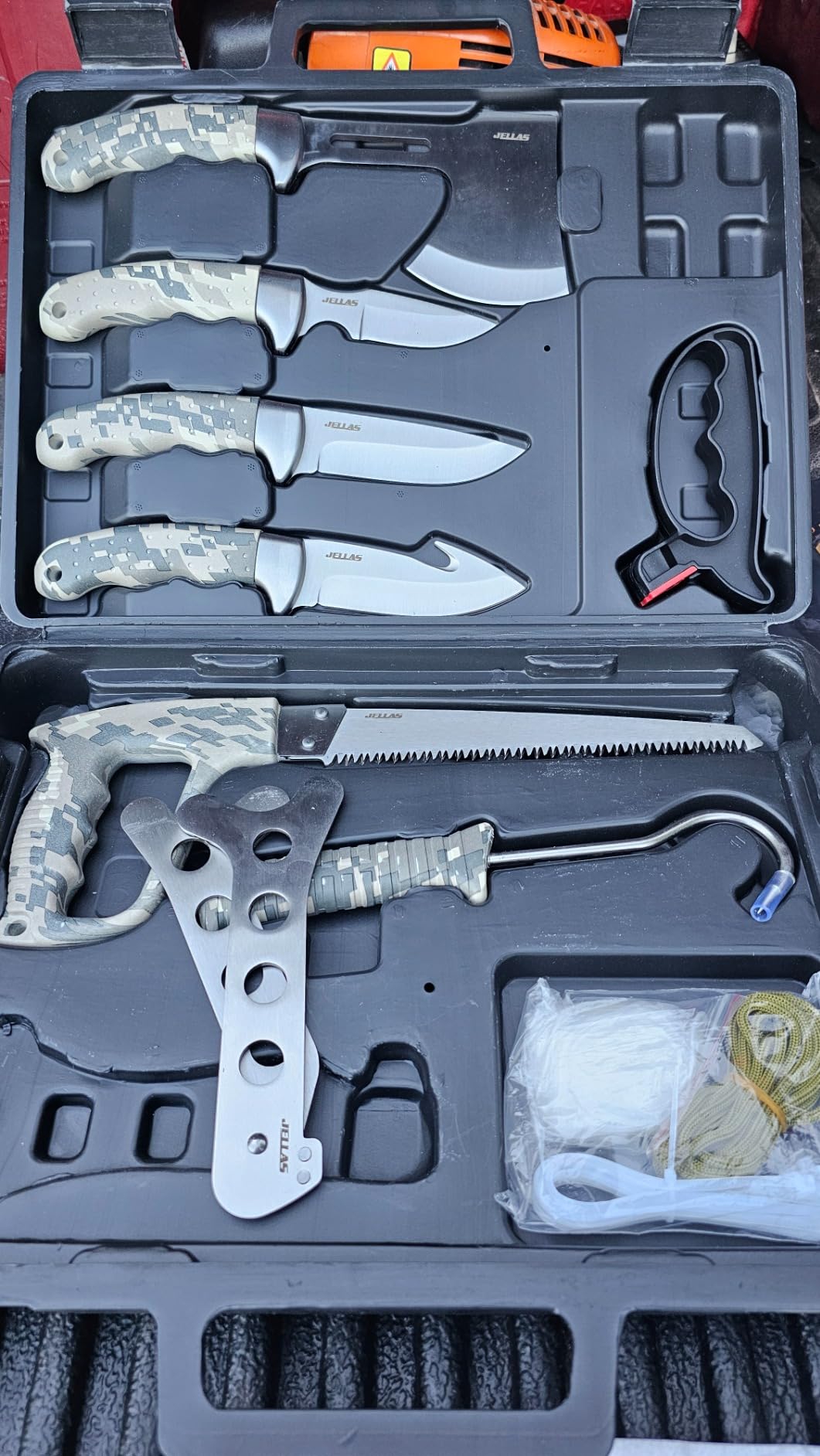Jellas Professional 15-Piece Hunting & Outdoor Gear Set | Game Processing Kit with Field Dressing Tools, Bone Saw, Gut Hook, Fixed Blade, Boning, Skinning & Fillet Blades | Heavy-Duty Portable Case customer photo 1