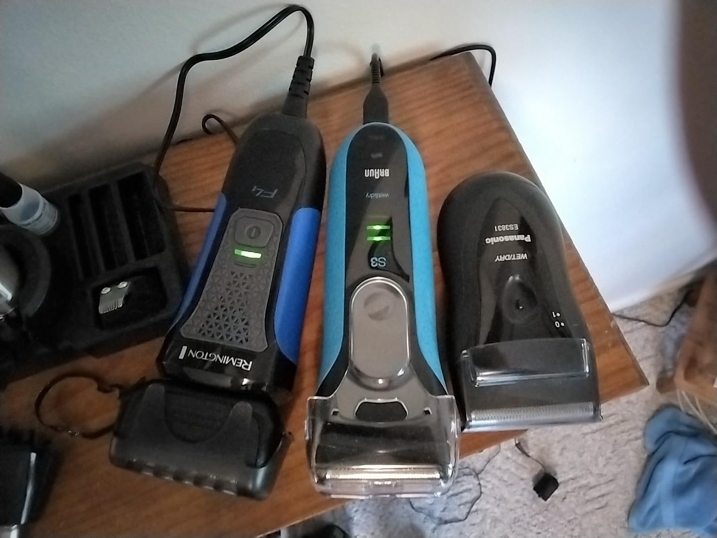 Remington F4 Style Series Foil Shaver, Flexing Blades, Cordless Razor customer photo 1