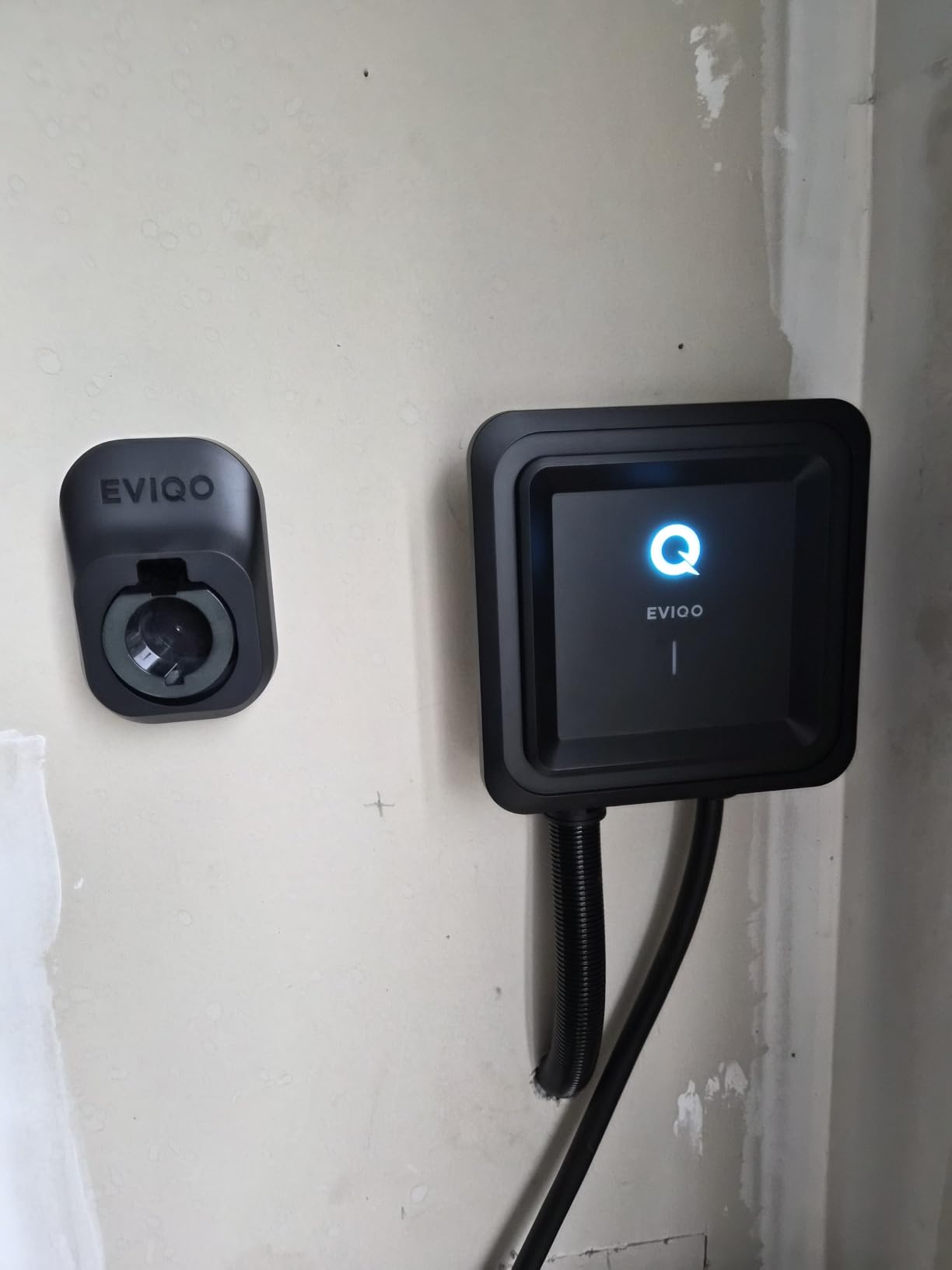 EVIQO Level 2 EV Charger J1772 40A NEMA 14-50 - 240V Wall Charging Station customer photo 2