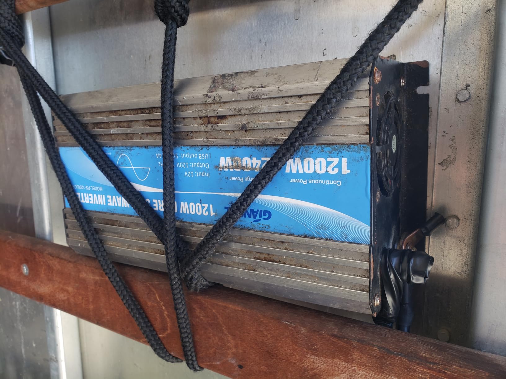 GIANDEL 4000W Pure Sine Wave Power Inverter 12V to 120V AC,7000W Surge,Compatible with All 12V Batteries,Dual Remote Control,UL Listed GFCI Outlets,FCC Approved for RV Campers Off-Grid Solar Systems customer photo 2