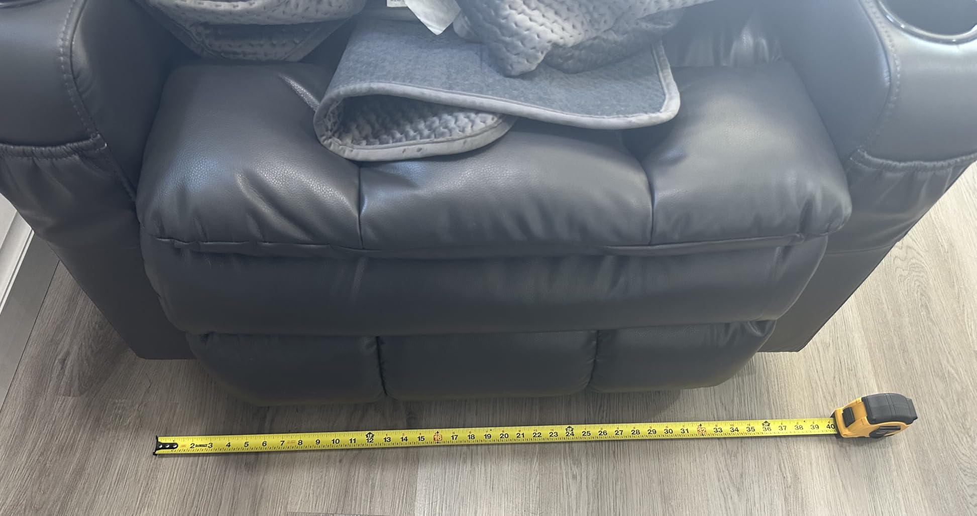 MCombo 3 Motor Lay Flat Power Lift Recliner for Elderly R7635 (Large-Wide) customer photo 2