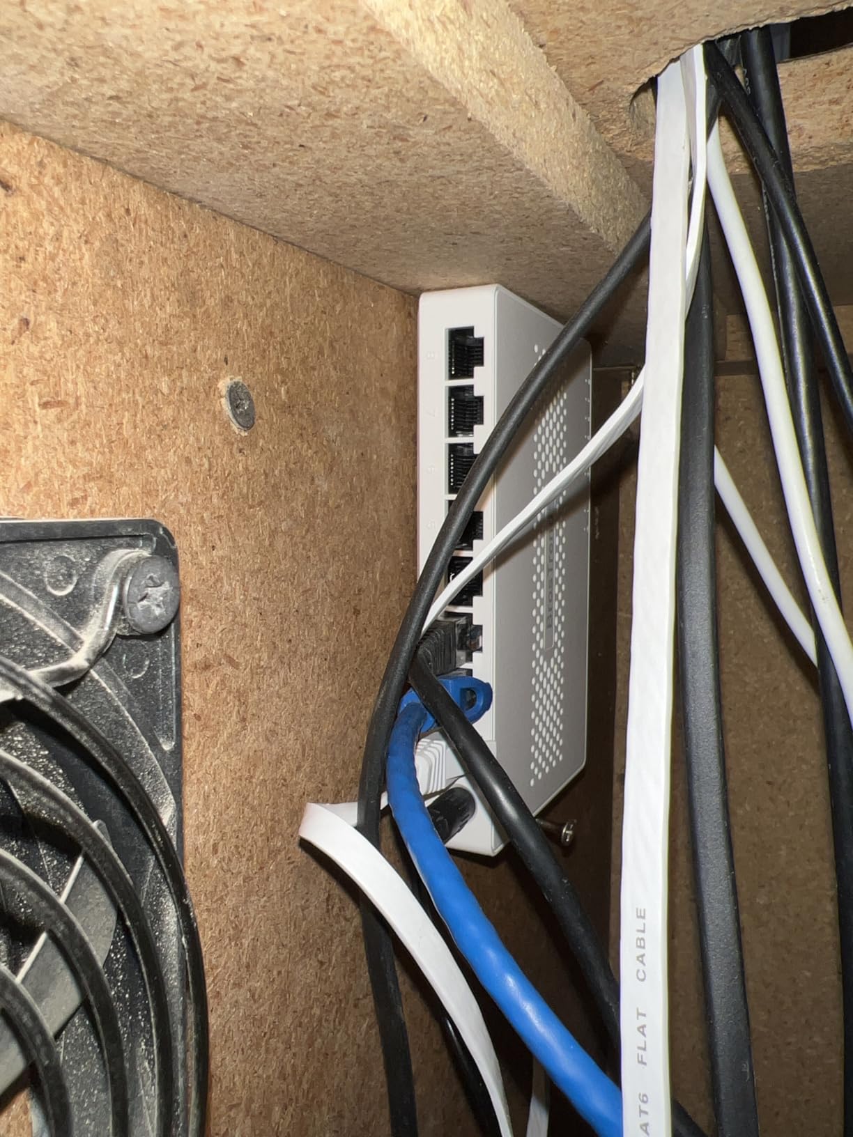 BrosTrend 2.5Gb Switch, 8 Port Unmanaged Network Switch for Gaming, Fanless customer photo 1