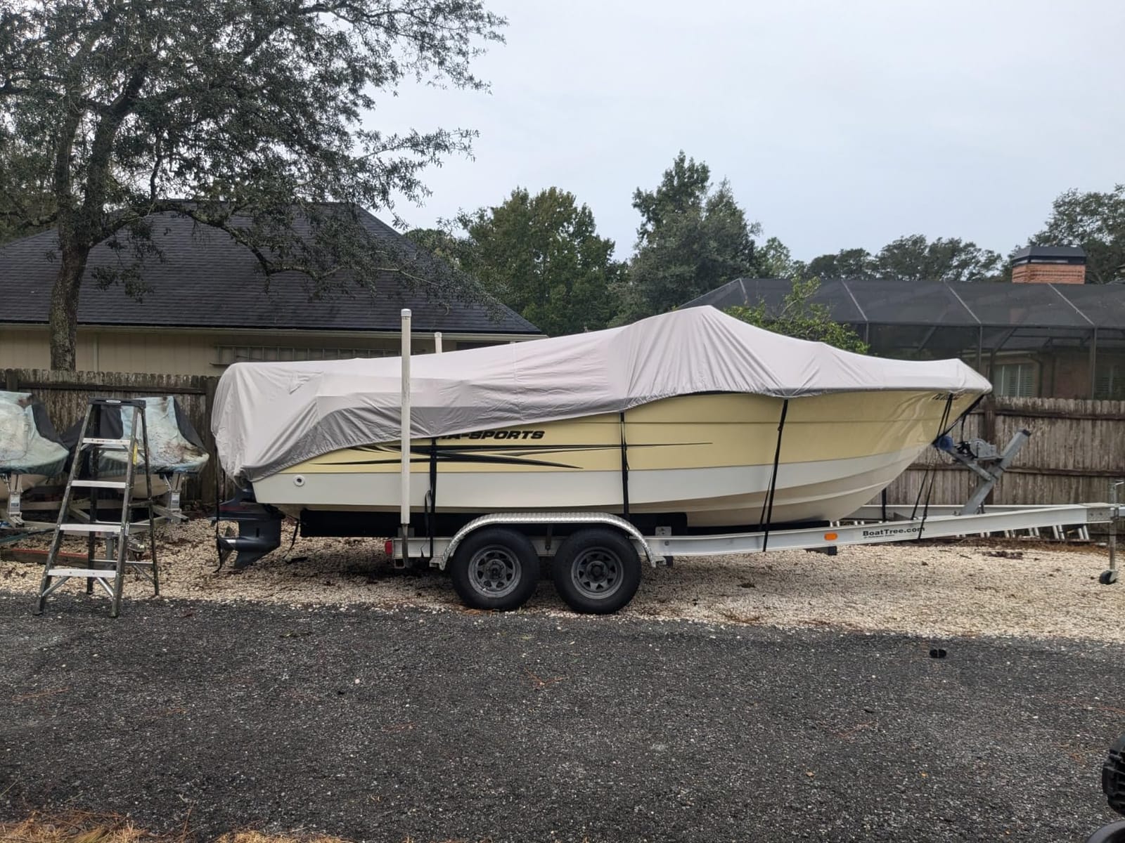 Trailerable Boat Cover 16-18.5ft, Waterproof Heavy Duty 1200D,V-Hull,Black | Double Thickened Corners,With Motor Cover,UV&Tear Resistant,Elastic Hem,Air Vents,Fit Bass Tracker Boat/Ski Boat/Fishing Boat customer photo 1