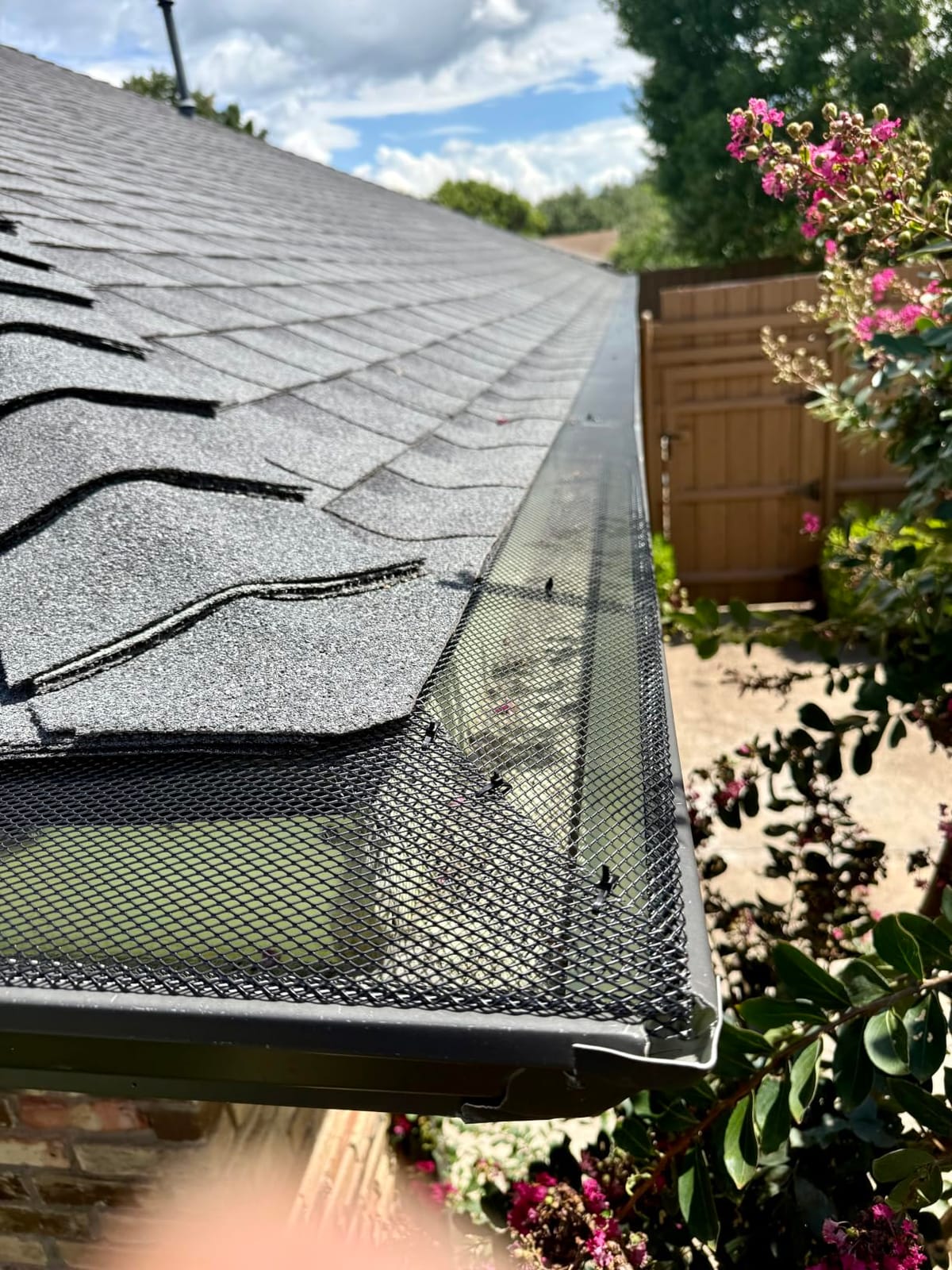SDSNTE Lock-in Gutter Guard, 6 Inch X 120 Ft, Black, 40 Packs customer photo 2