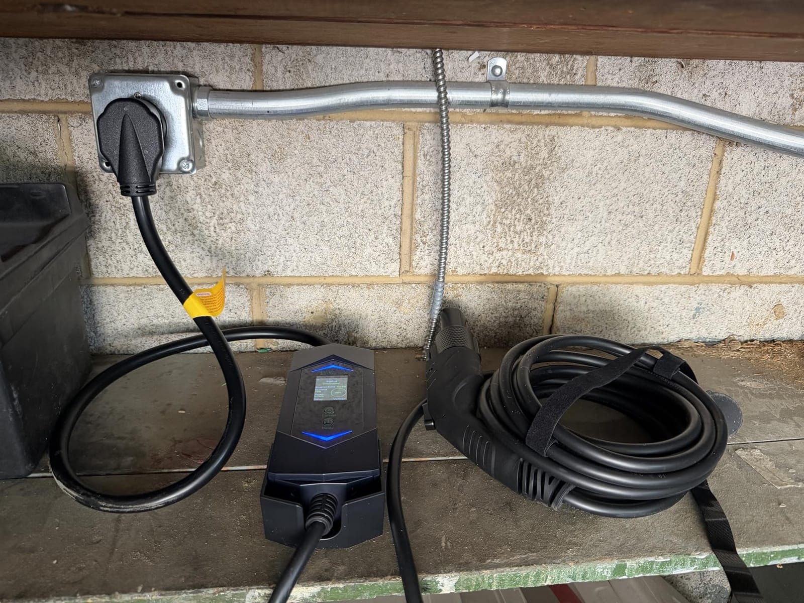 MACH 3 Fast 40 Amp Level 1&2 Portable EV Charger, Electric Vehicle Charging Station, 120-240V NEMA 14-50 w/ 5-15 Adapter. SAE J1772 car Connector & Tesla mobile NACS, Outdoor EVSE, 25ft Cable w/holder customer photo 2