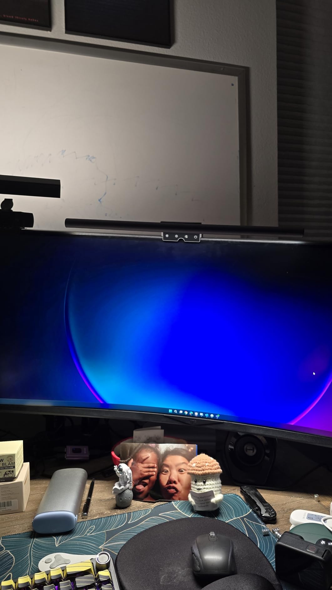 YEELIGHT Monitor Light Bar, Computer Monitor Lamp for Home Office Gaming, 250LM No Glare Eye-Care LED Screen Bar, Touch Control USB Reading Desk Lamp with Stepless Dimming for Flat & Curved Monitor customer photo 2