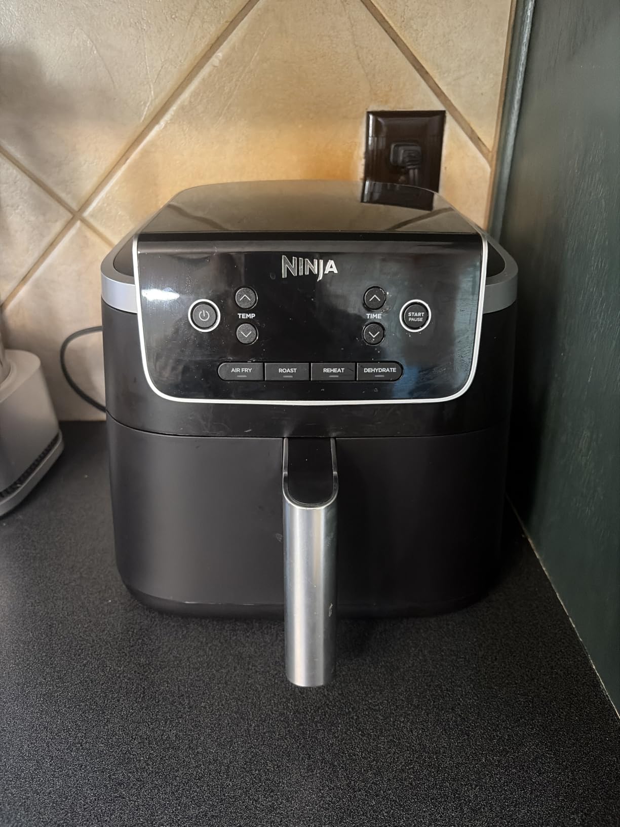 Ninja Air Fryer Pro, 5 Qt, 5-in-1, Grey, AF142 customer photo 2