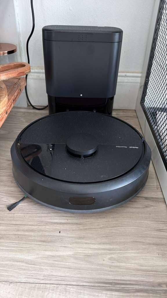 iRobot Roomba 105 Vac Robot Vacuum with AutoEmpty Dock - Self-Empties for 75 Days, Easy to use, Intense Power-Lifting Suction, LiDAR Navigation, Multi-Surface Cleaning, Cleans in Neat Rows customer photo 1