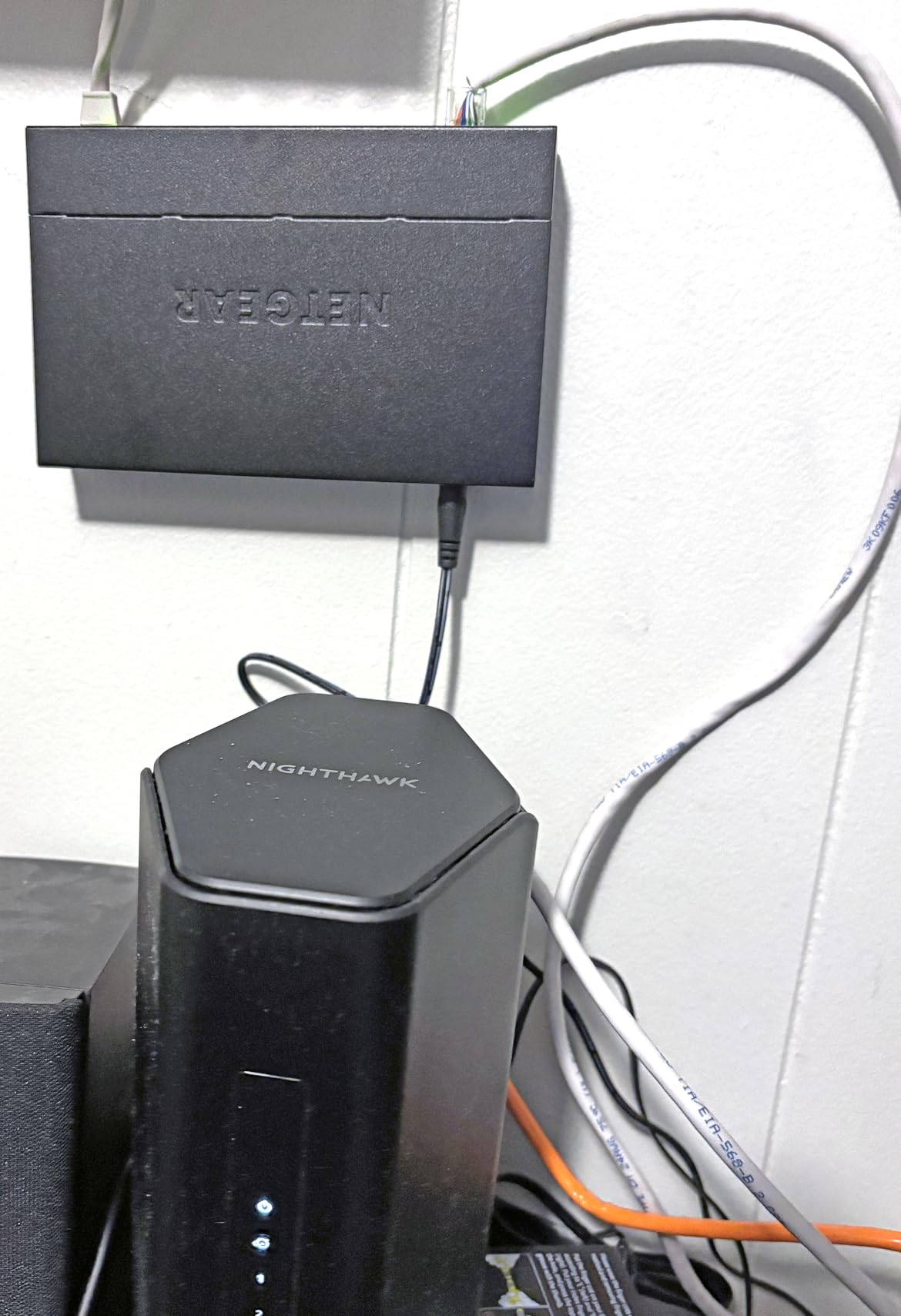 NETGEAR 16-Port Gigabit Ethernet Unmanaged Network Switch (GS316v3) customer photo 2