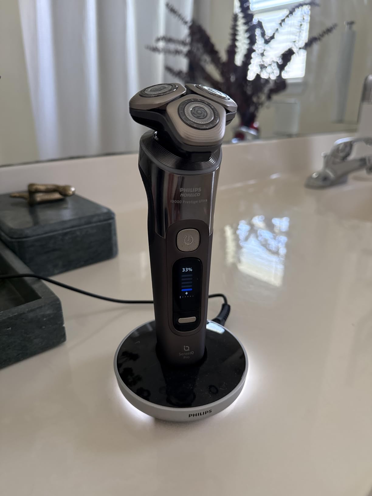 Philips Norelco i9000 Prestige Ultra Electric Shaver, Dark Slate customer photo 1