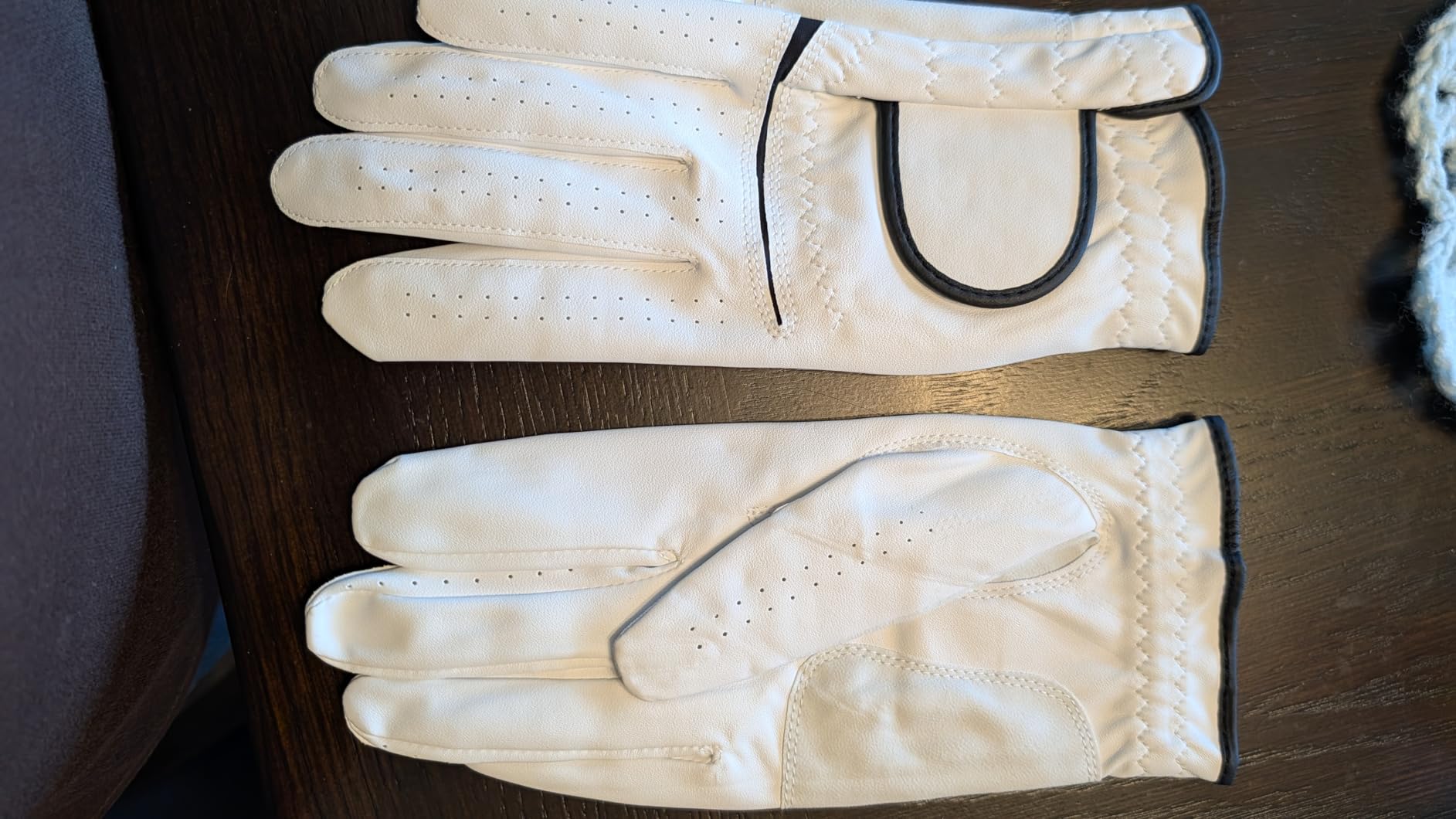 Amazon Basics All-Weather Golf Gloves for Men, Right Hand & Left Hand Options, Medium, Medium-Large & Large customer photo 1