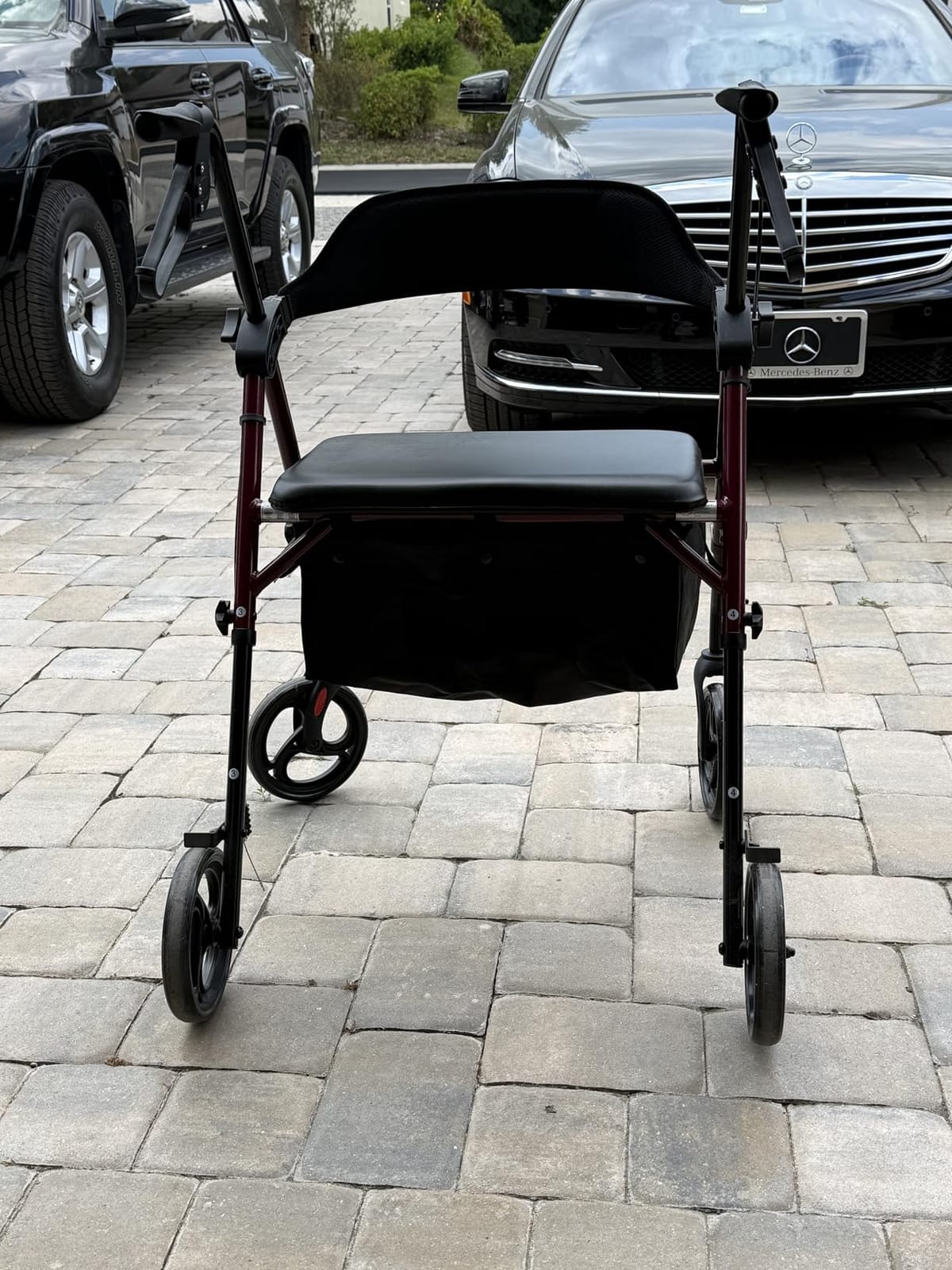HOMLAND Bariatric Walkers for Seniors with Seat, 500lb Heavy-Duty Rollator customer photo 2