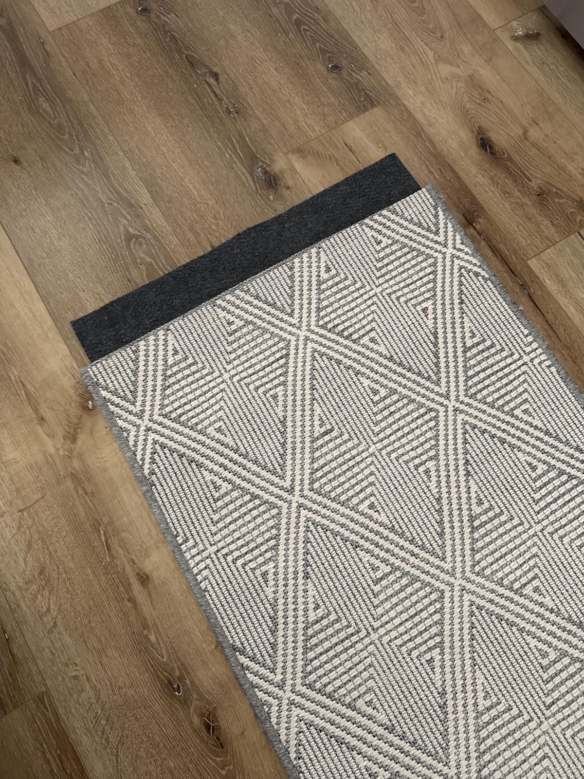 Veken Non Slip Cushioned Rug Pad Gripper, Felt and Silicone Backing, 8 x 10 Ft, 1/4 inch Thick Carpet Liner Protector Mat for Area Rugs and Hardwood Floors, with Over 99 Pcs Anti-Slip Strips Pattern customer photo 1