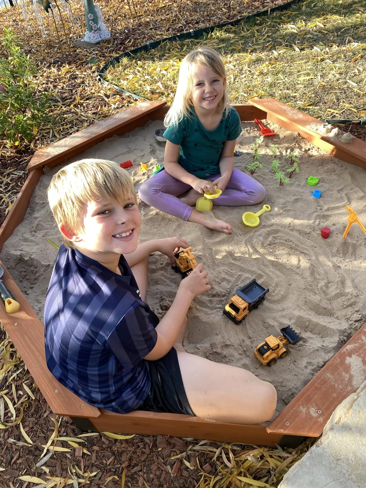 64''x56''x8.5'' Octagon Sandbox with Cover for Kids Outdoor Play, Wood Large Sandpit with 4 Benches, Quick Easy Install, US. Patented customer photo 2