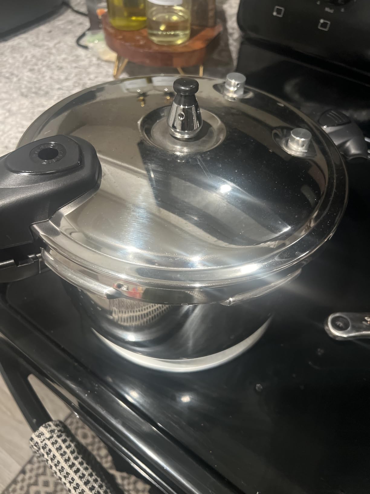 WantJoin Pressure Cooker, 6 Quart Stainless Steel Pressure Canner, Induction Compatible Cookware with Spring Valve Safeguard Devices,Compatible with Gas & Induction Cooker customer photo 1