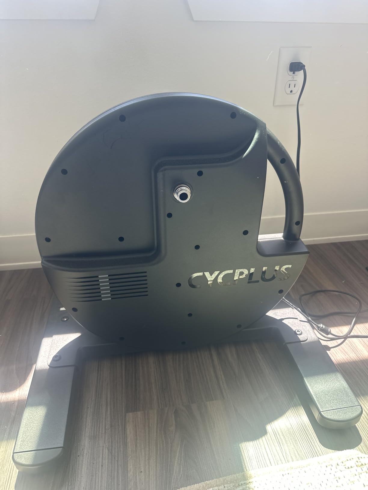 CYCPLUS Smart Bike Trainer R200, 2200W, 19% Gradient, Brushless Motor, customer photo 1