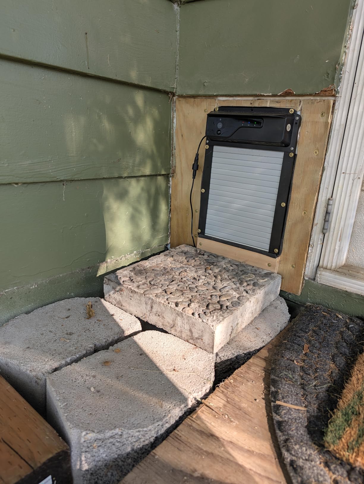 Automatic Chicken Coop Door with Camera, WiFi App Control, Solar Powered Smart Chicken Door with HD Night Vision, 5000 mAh Battery, Anti-Pinch Safety, Smart Alerts, Space-Saving Roll-Up Design customer photo 2