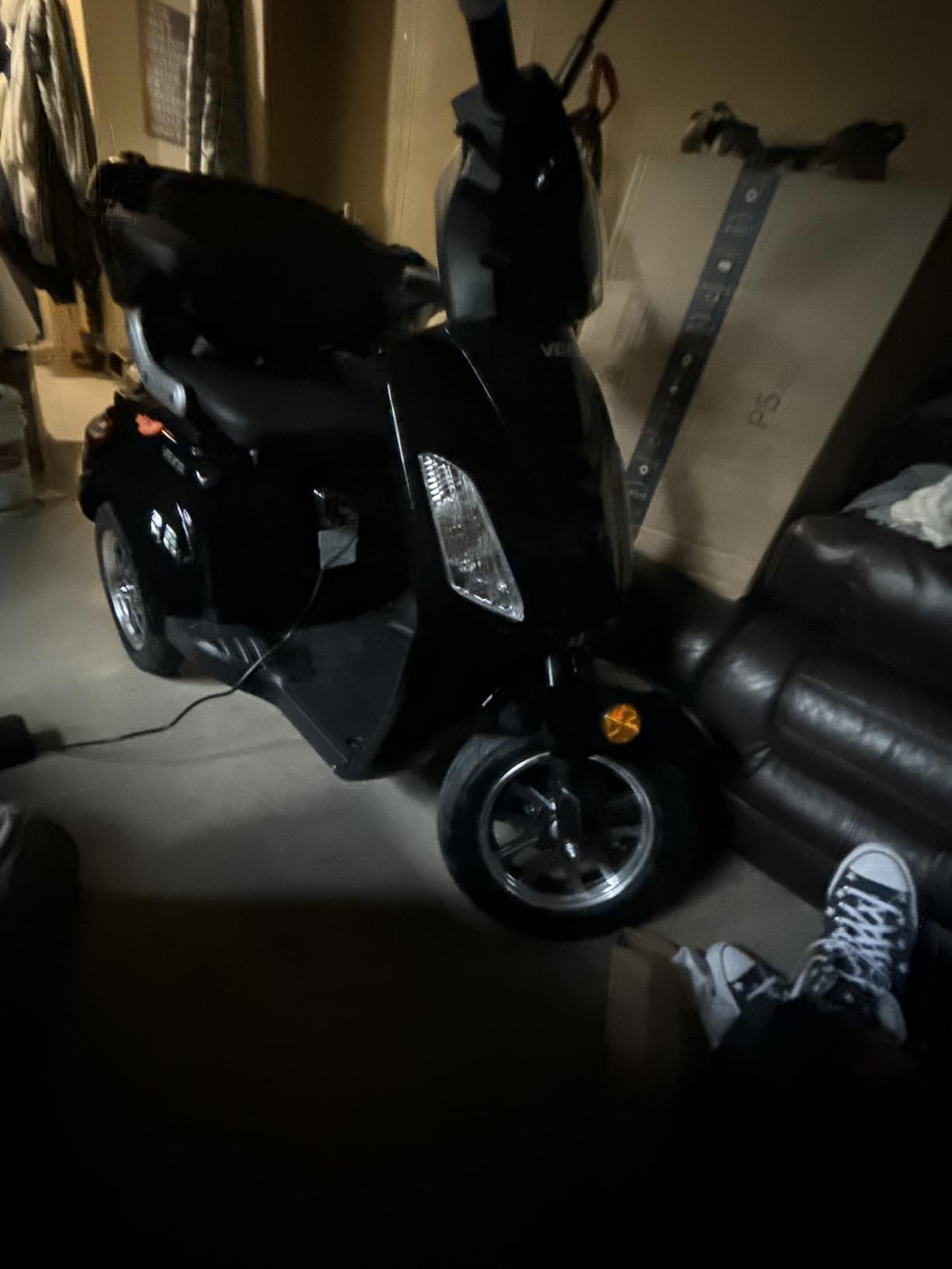 VEVOR 4-Wheel Enclosed Mobility Scooter for Seniors Adults, 660lbs Capacity, 3-Seater 2000W Electric Recreational Mobility Scooter 45 Miles Long Range, Remote Unlock, All-Terrain for Touring Shopping customer photo 2